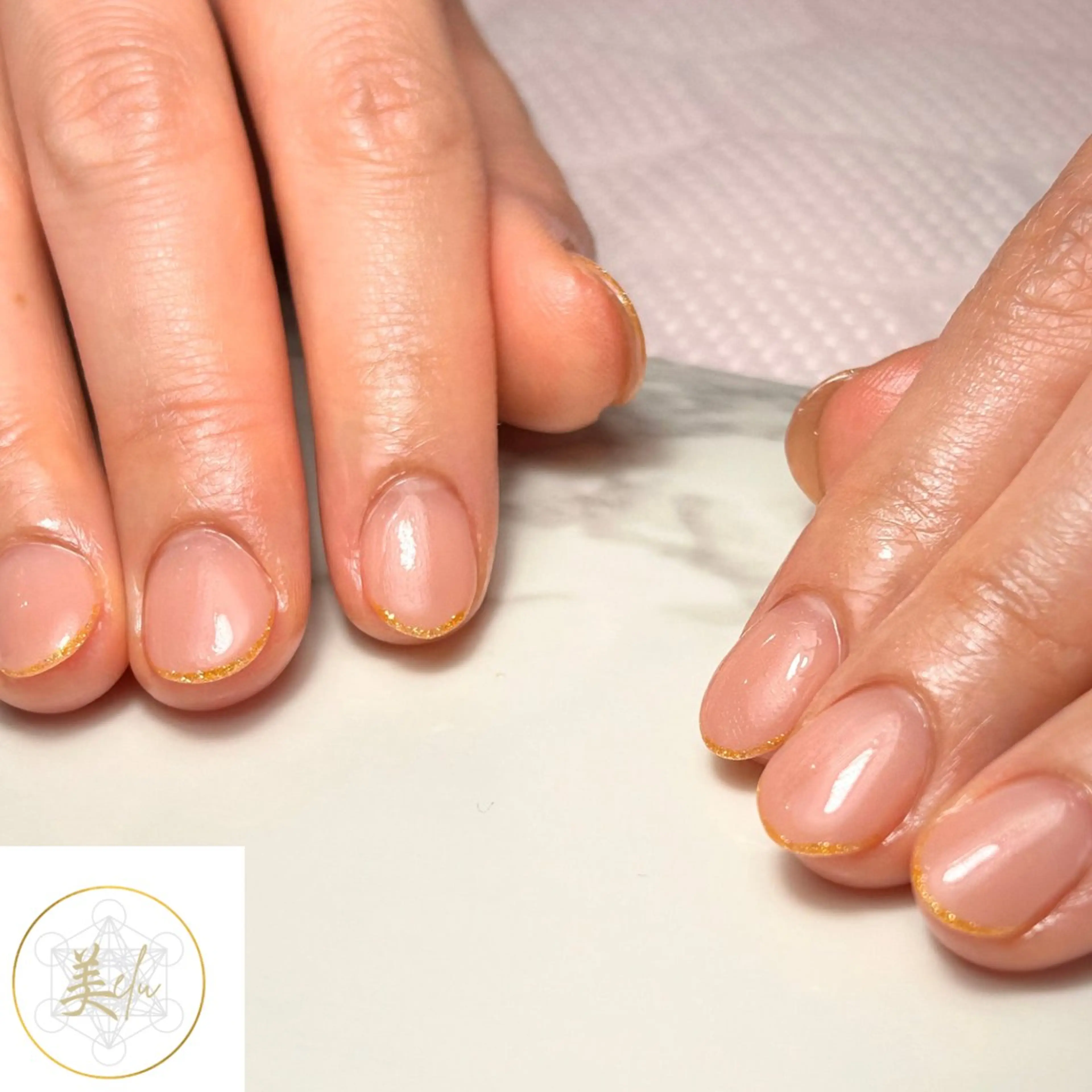 ネイル ラメ(グリッター) オフィスネイル 美爪・自爪育成サロン美elu所属・美爪・自爪育成サロン 美elu(ビエル)のネイルデザイン