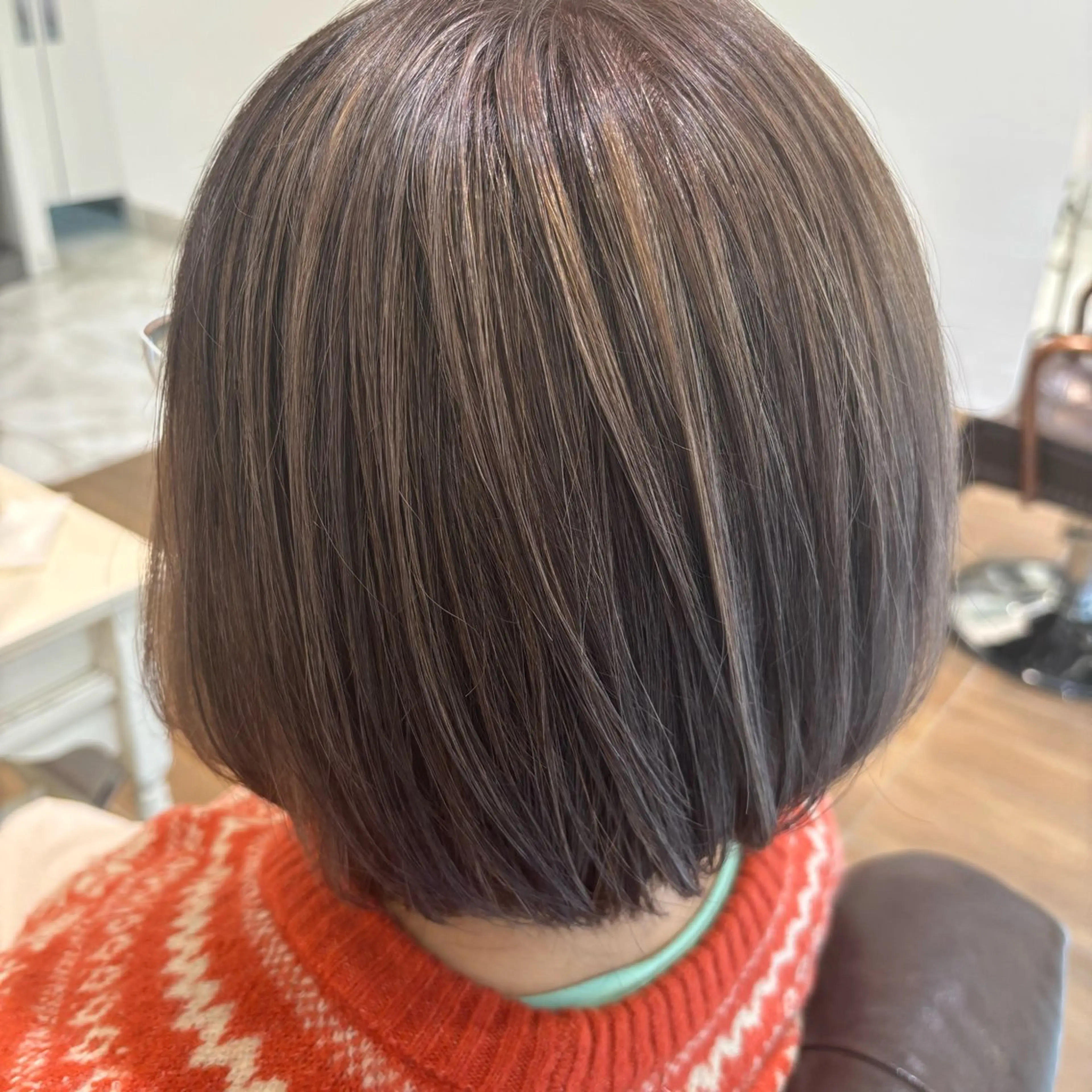 「脱白髪染め」ハイライト+全体カラーの写真