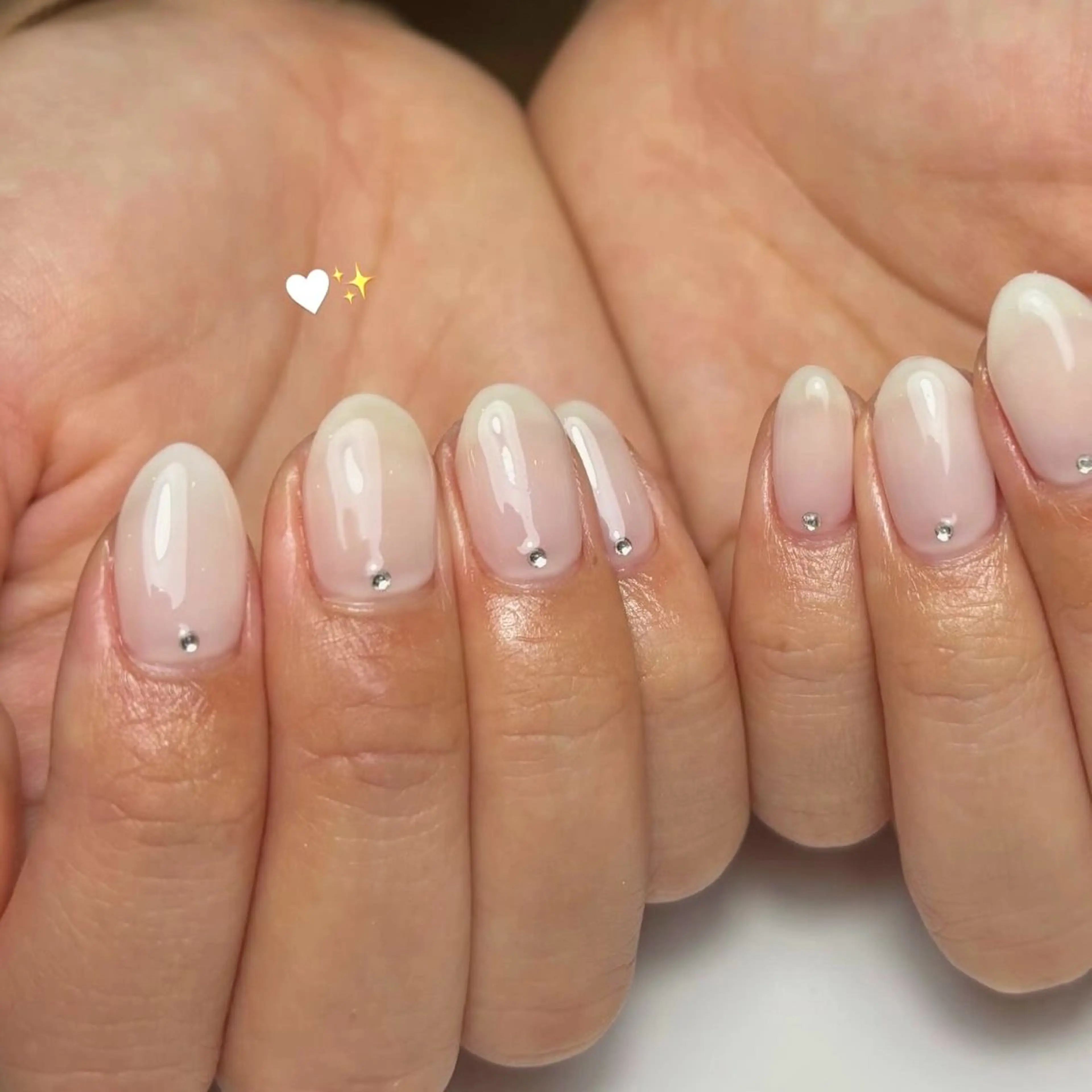 ネイル ストーンネイル ホワイト ハンドネイル Ballie/ Mizukiのネイルデザイン