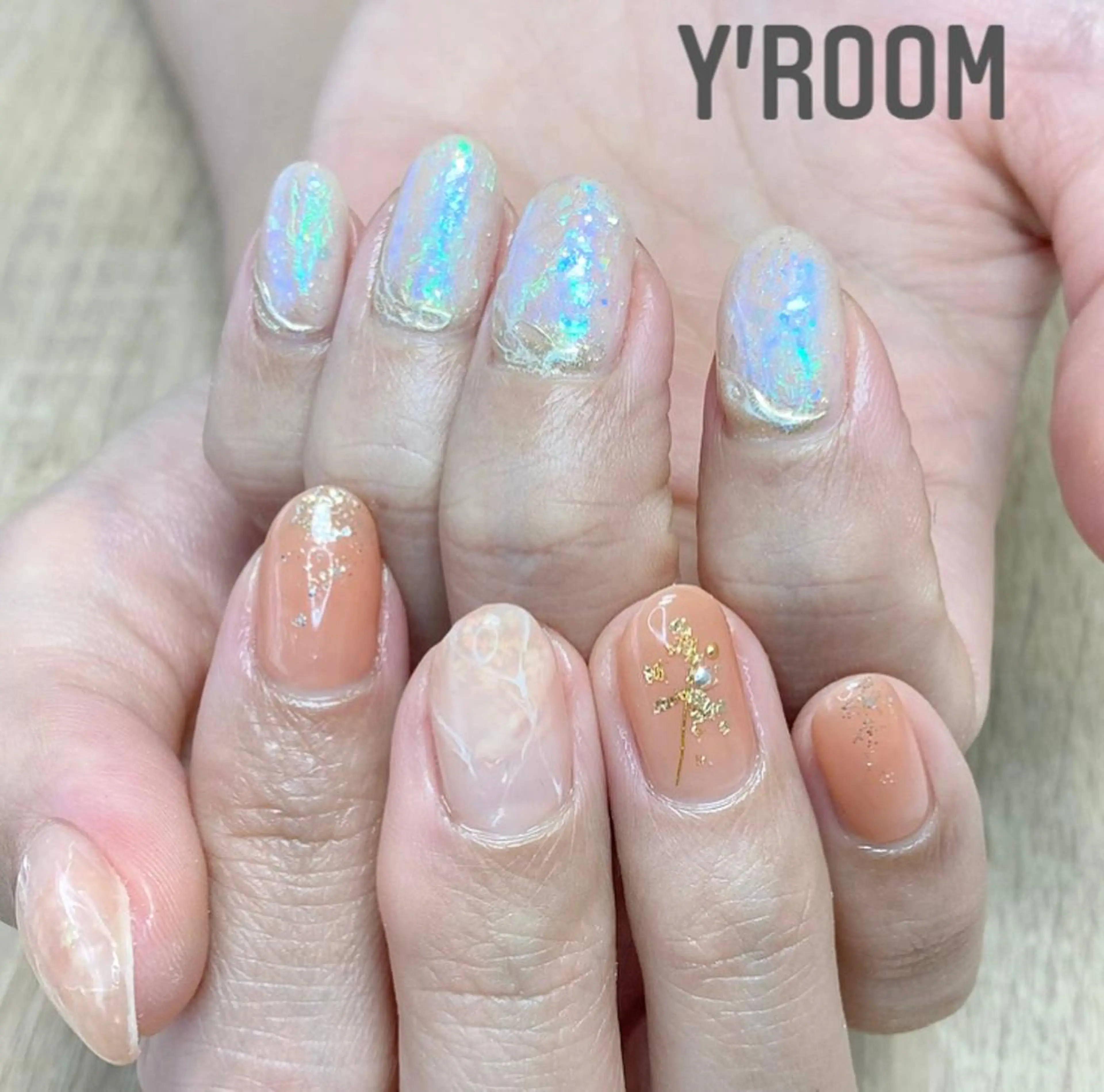 ネイル オーロラネイル フラッシュネイル ジェルネイル グラデーション 氷ネイル・うるうるネイル YUKA （ネイリスト）のネイルデザイン