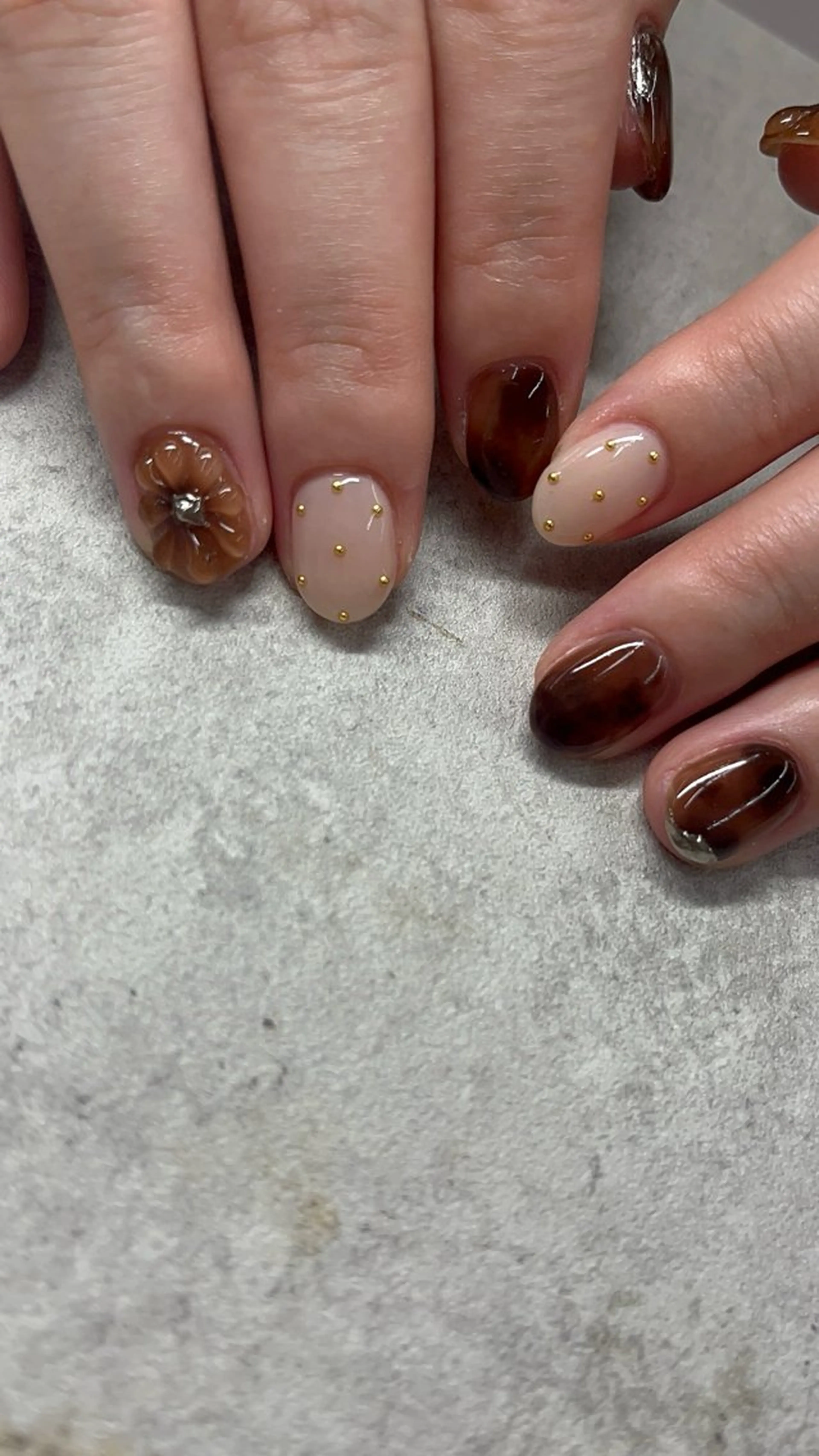 ネイル べっ甲ネイル tome much kyokaのネイルデザイン