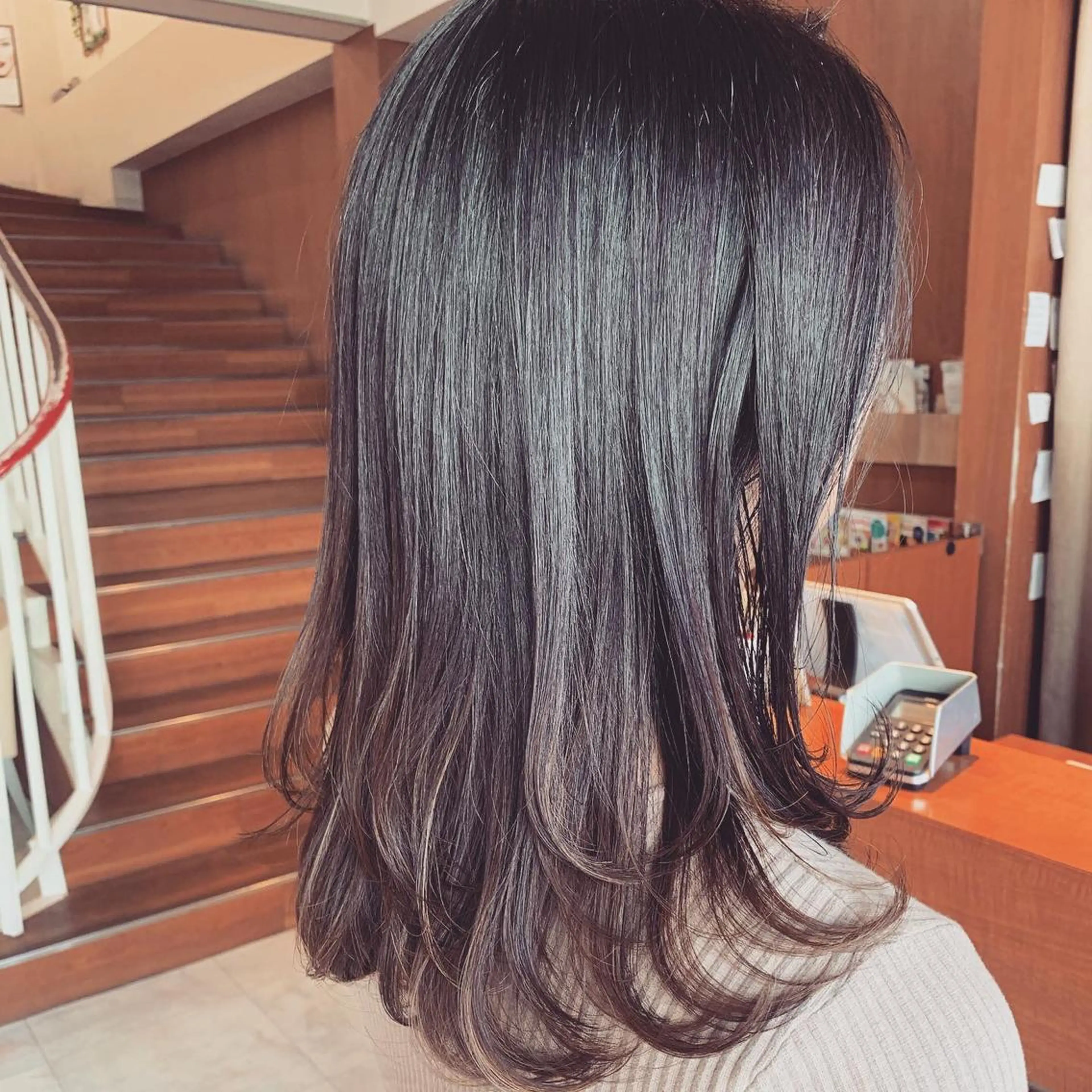 セミロング レイヤーカット トリートメント 本田 卓也のヘアスタイル