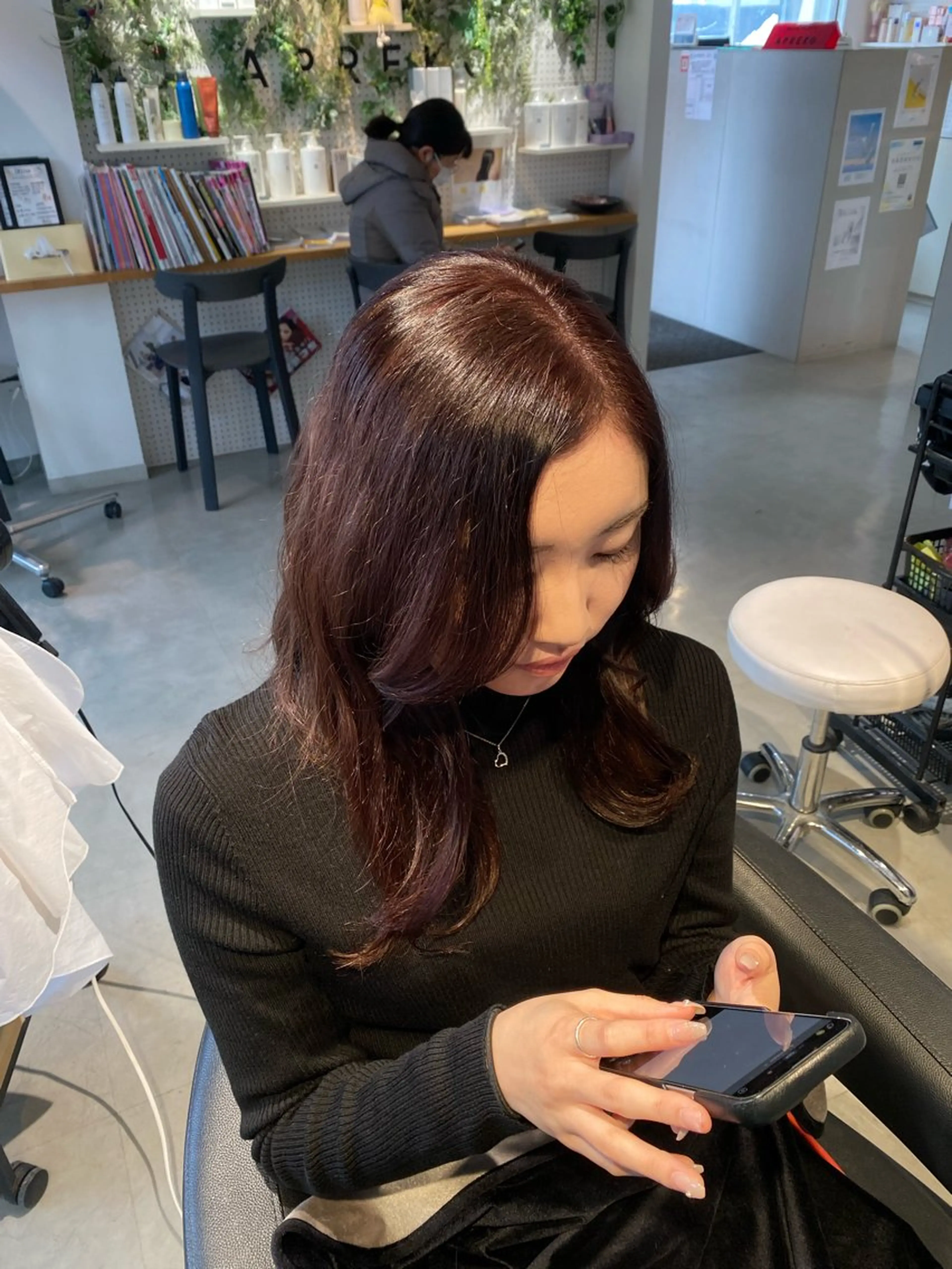 ロング カット ヘアカラー トリートメント APREKO 葵のヘアスタイル