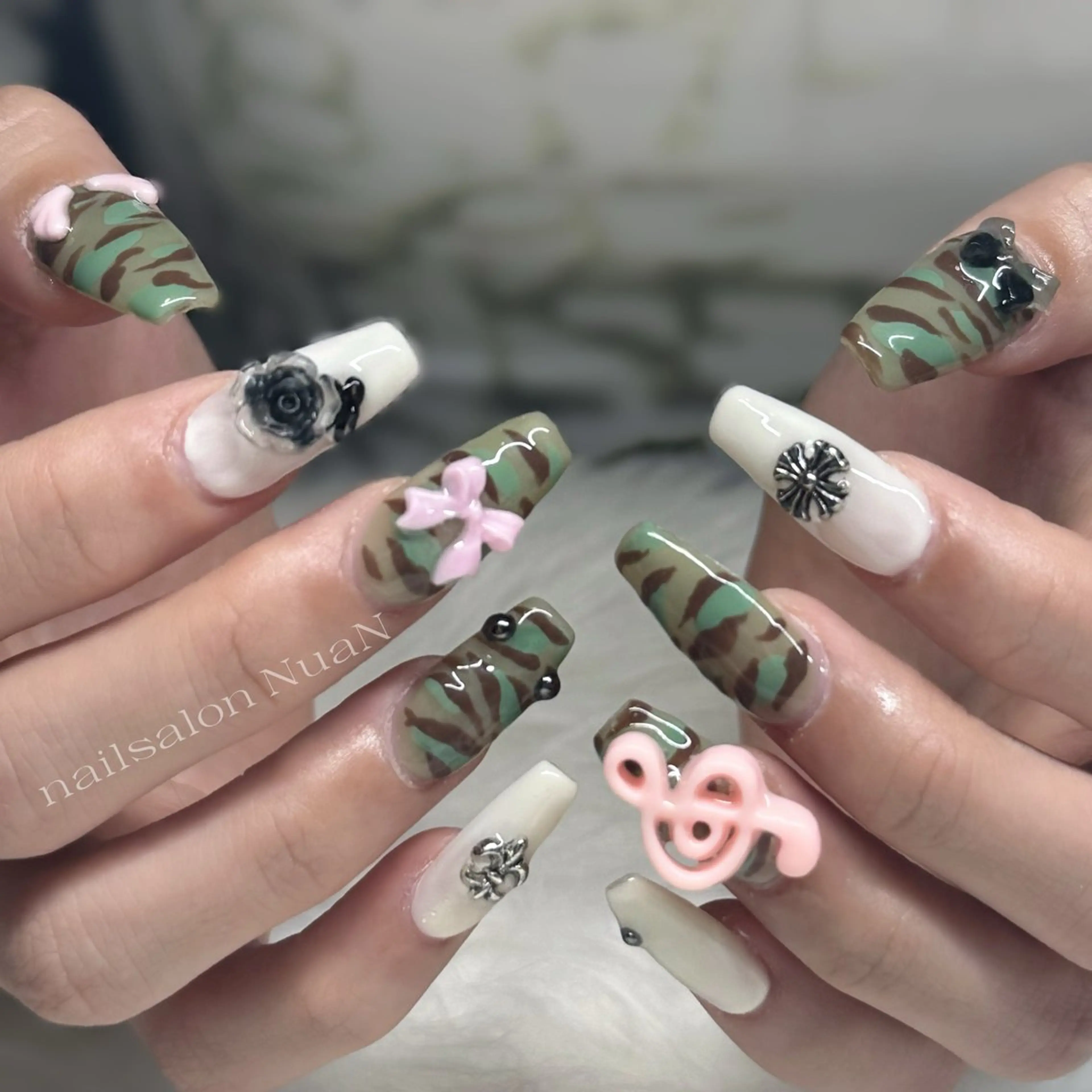 ネイル NuaN ミニモ停止中のネイルデザイン