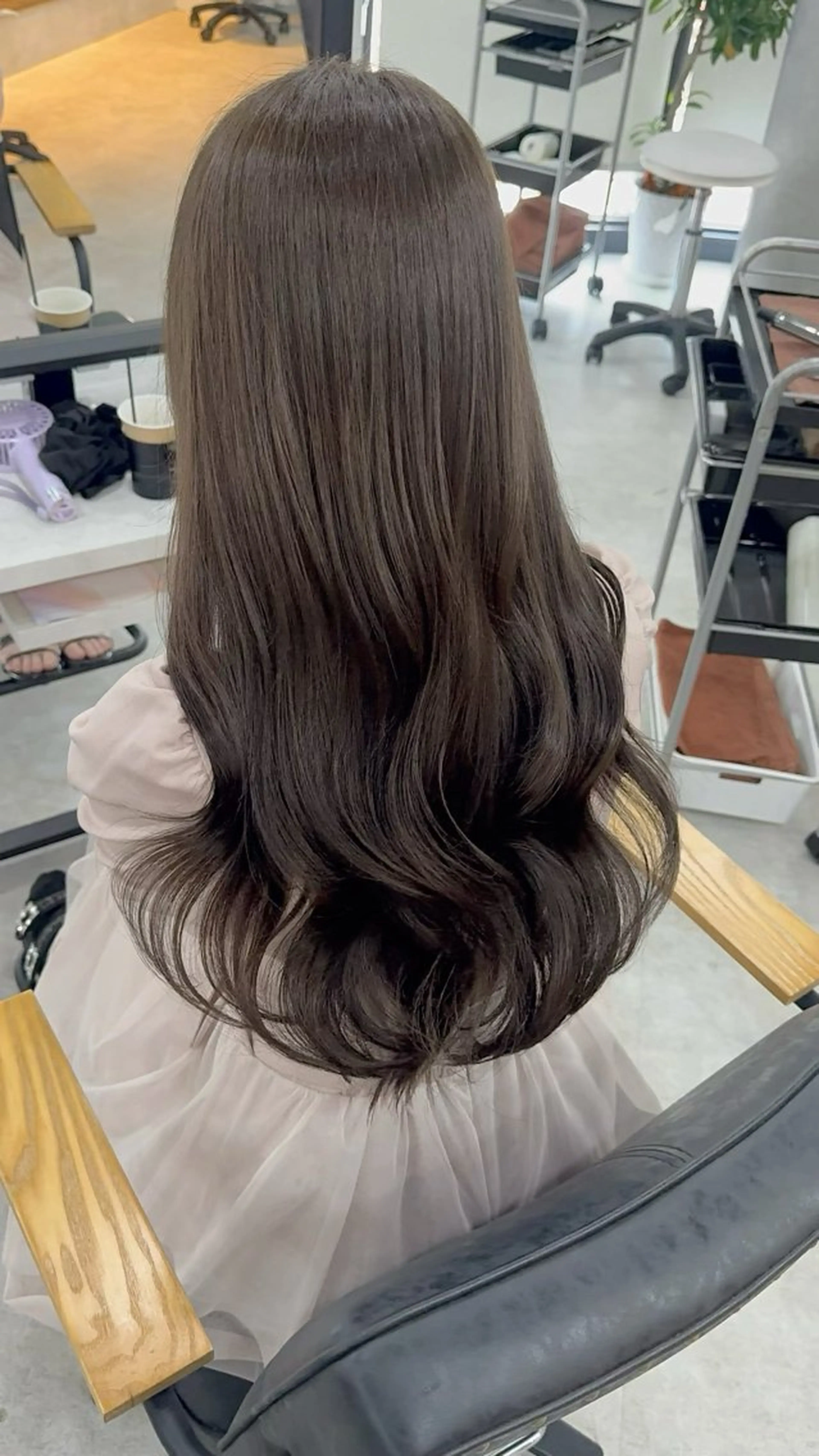 ロング カラー アッシュ アッシュブラウン ベージュカラー 黒髪 ブリーチ カット ヘアカラー トリートメント 赤み無し柔らかカラー 【梅田】madokaのヘアスタイル
