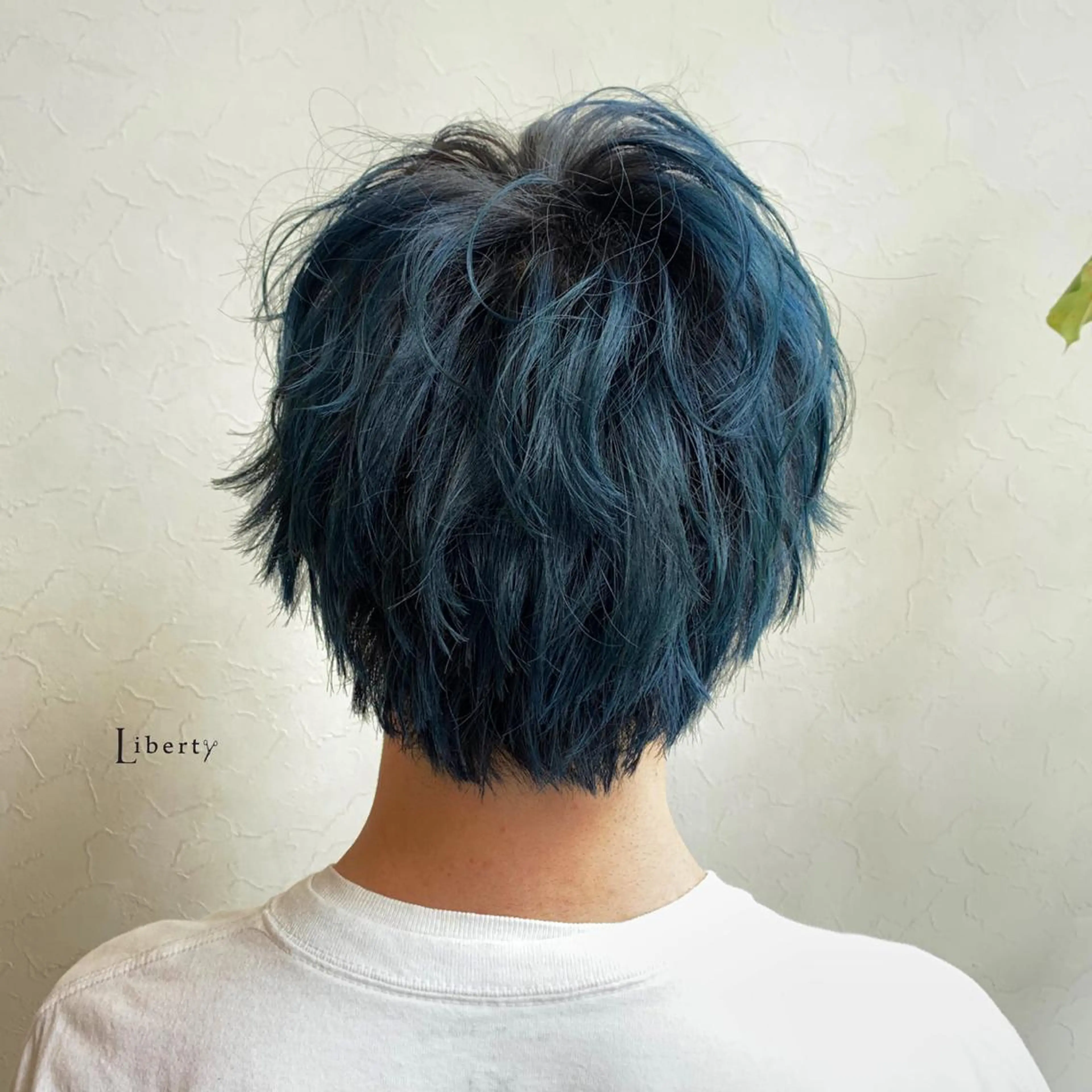 カラー メンズ メンズブリーチ ブリーチ ネイビーカラー メンズ指名多数!! SiLO 田島のヘアスタイル