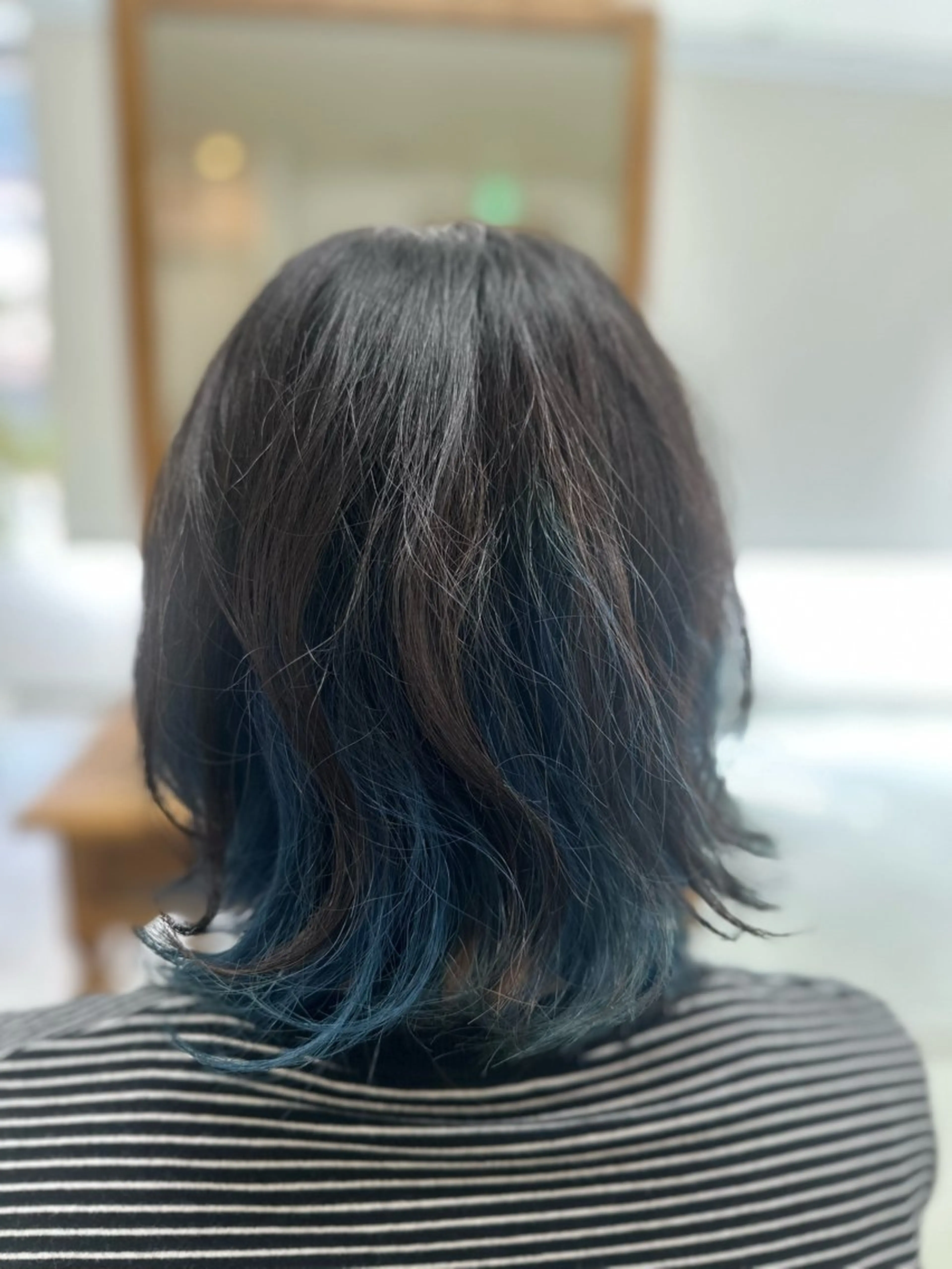 ミディアム カラー ブルーカラー インナーカラー ヘアカラー 長谷川 誠志のヘアスタイル