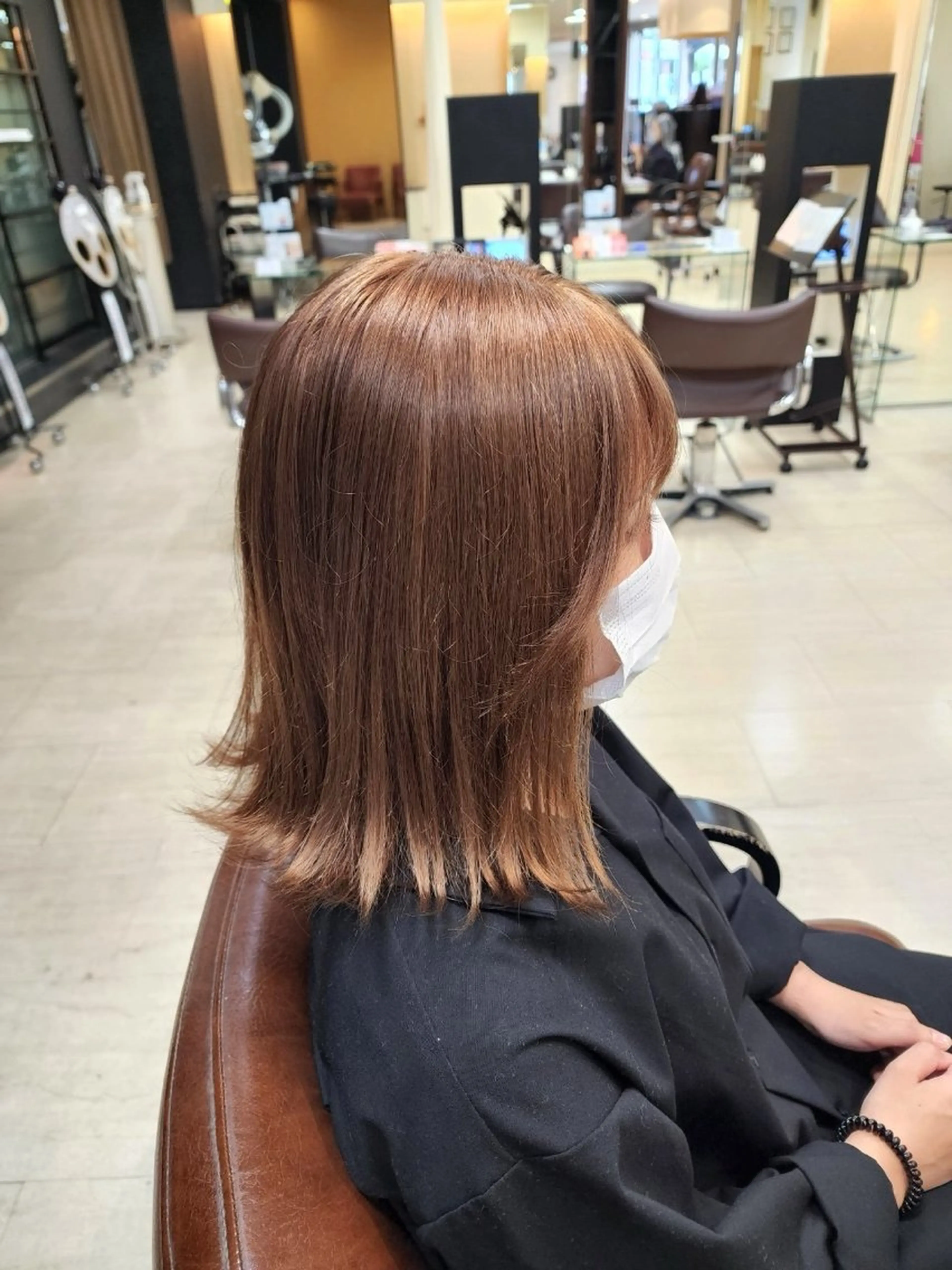 ミディアム カラー 濱田 妃香のヘアスタイル