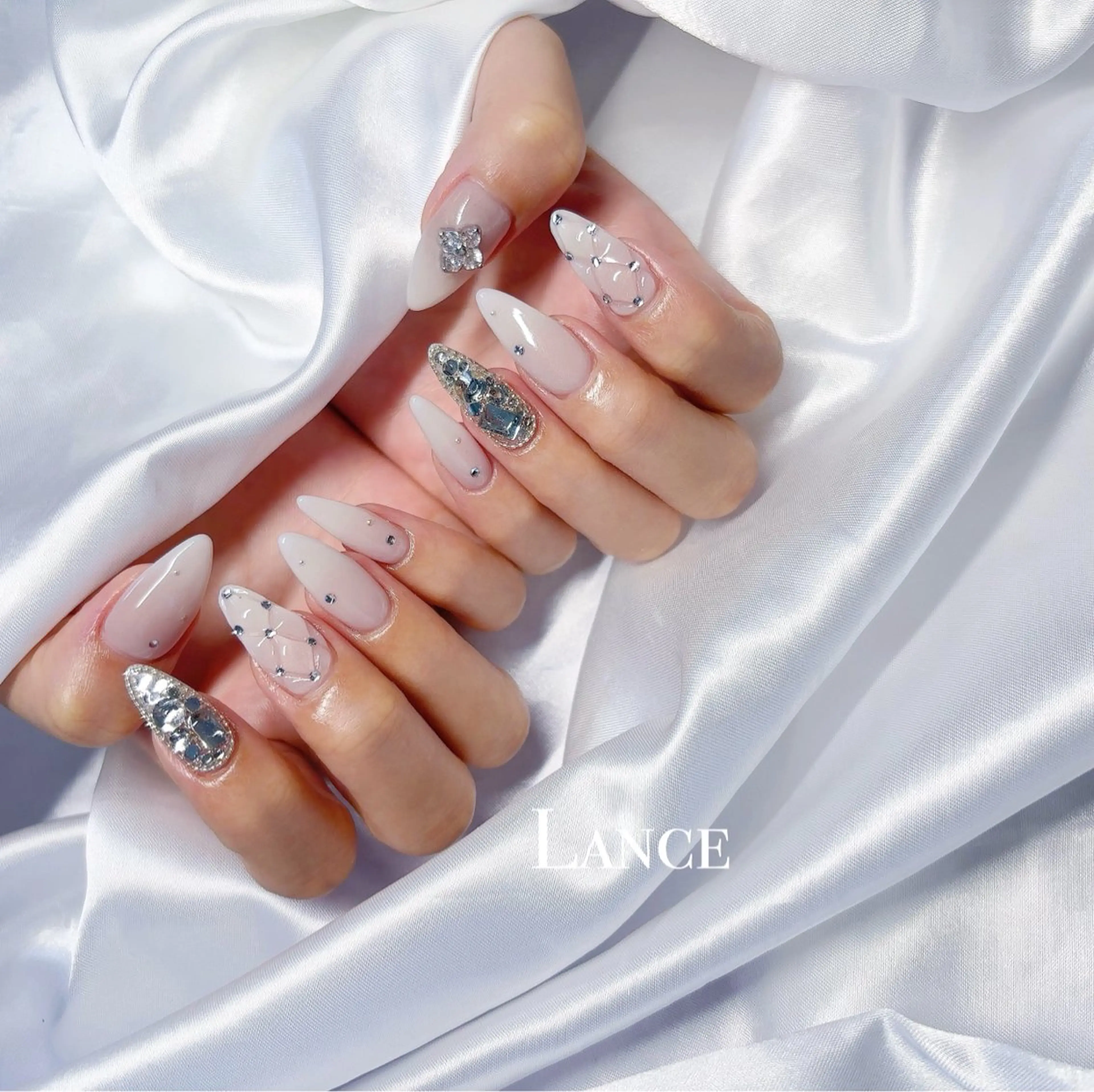 ネイル オーロラネイル フットネイル フレンチネイル キラキラネイル 韓国ネイル Lance nailのネイルデザイン