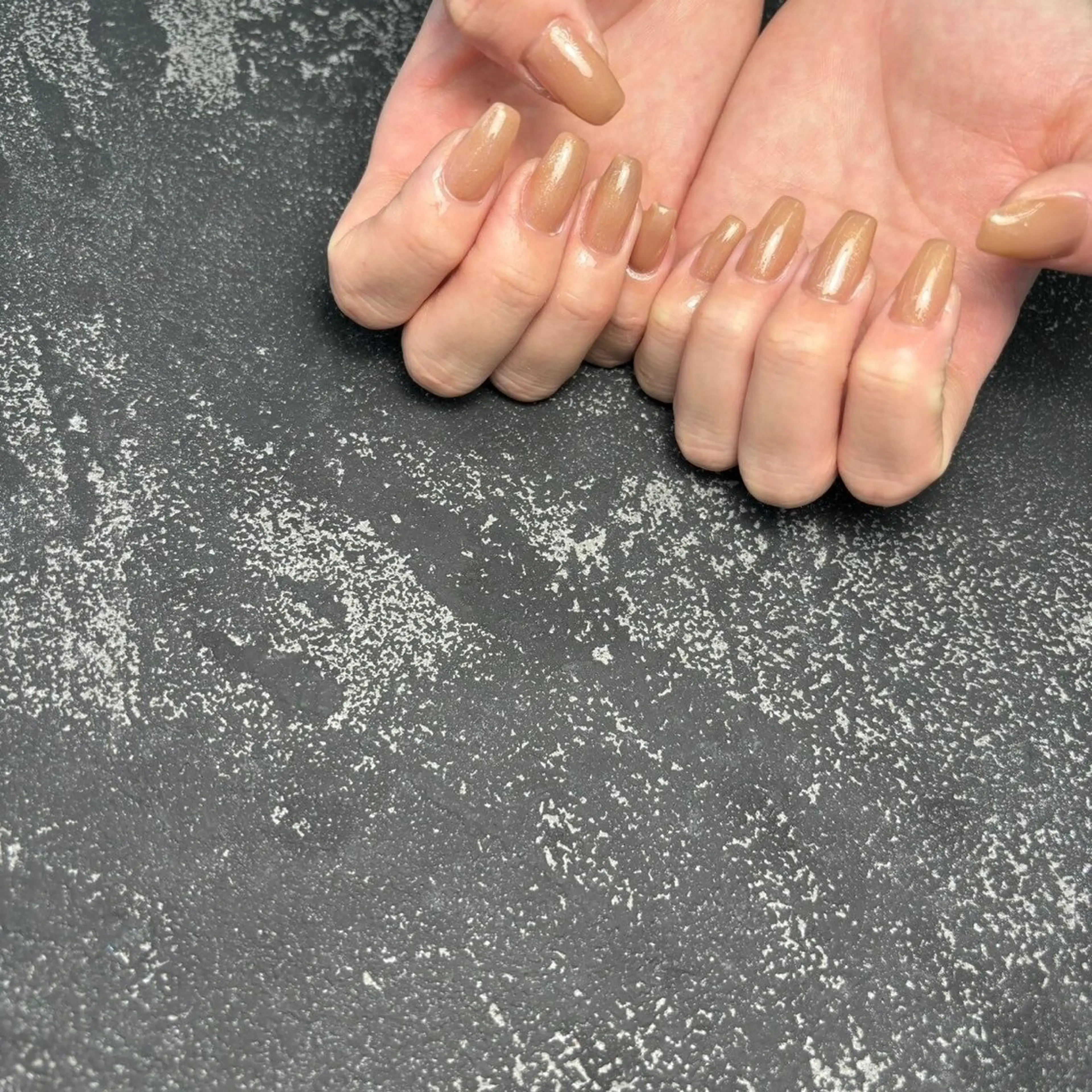 ネイル ブラウン オフィスネイル シンプルネイル ハンドネイル Quee Stllaのネイルデザイン