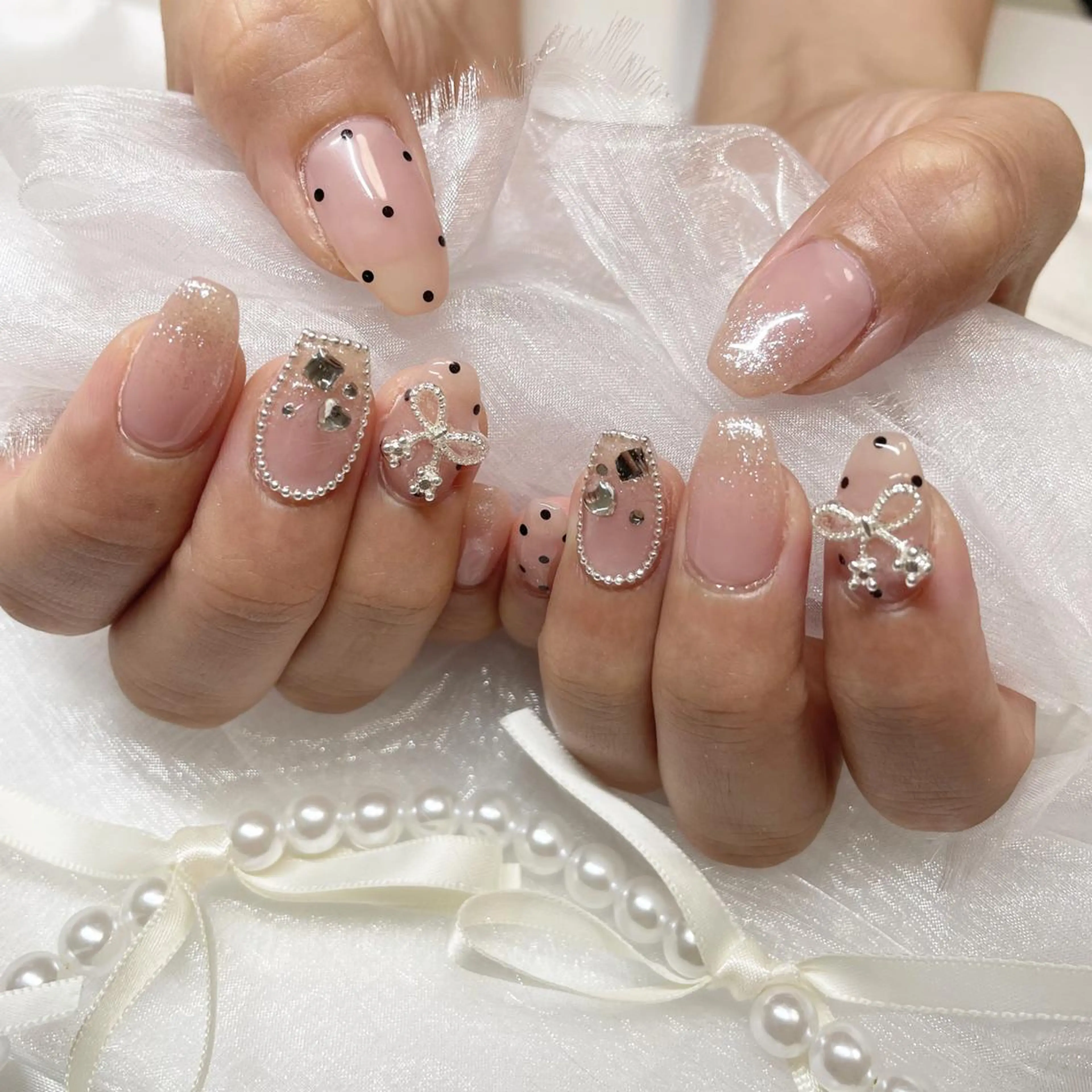 ミディアム 韓国風ヘア クリスマス ハンドネイル fiore nail 🦋のネイルデザイン