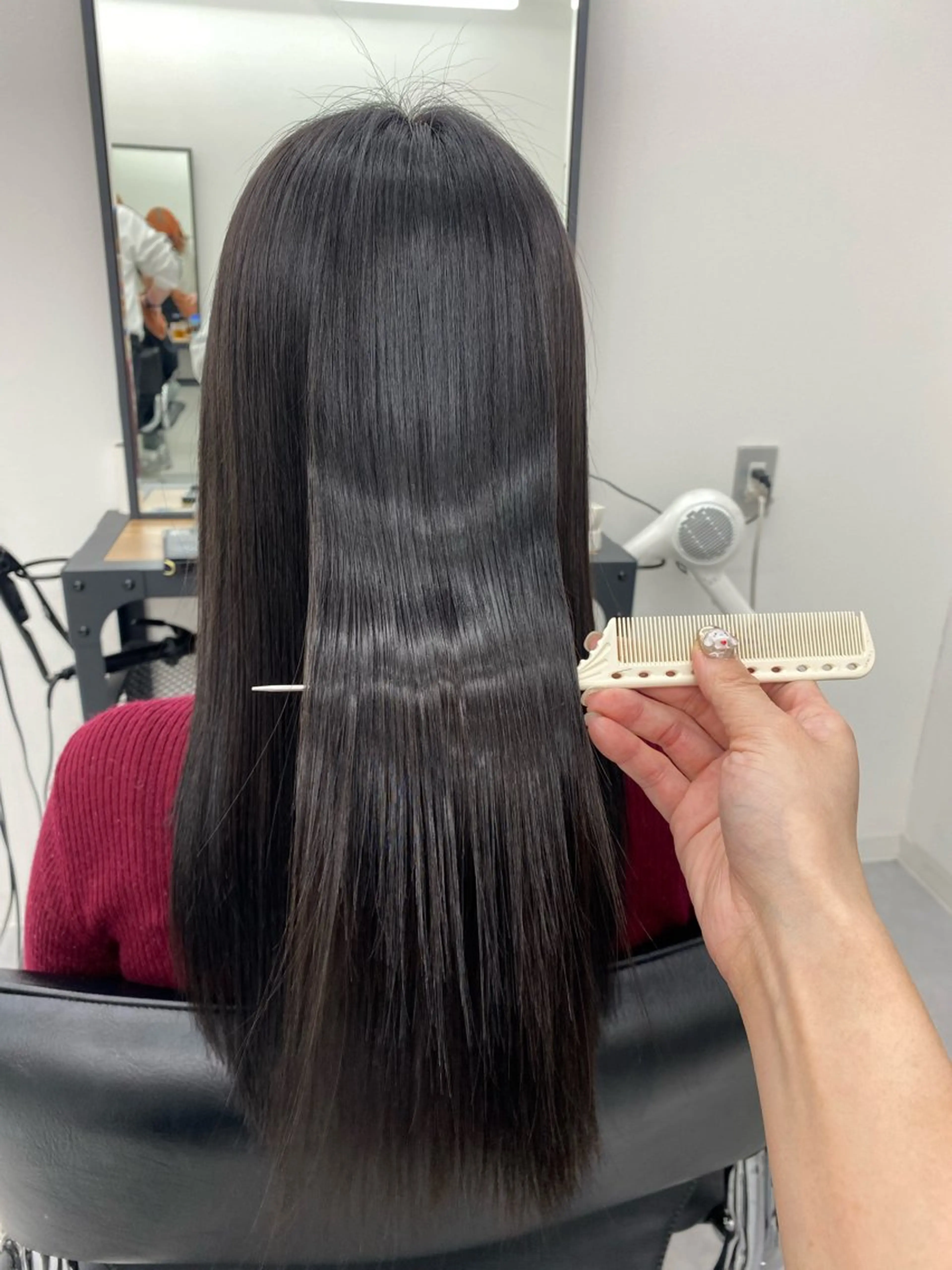 ロング トリートメント カット ヘアカラー パーマ 縮毛矯正 トリートメント tomomi /レイヤーカットのヘアスタイル