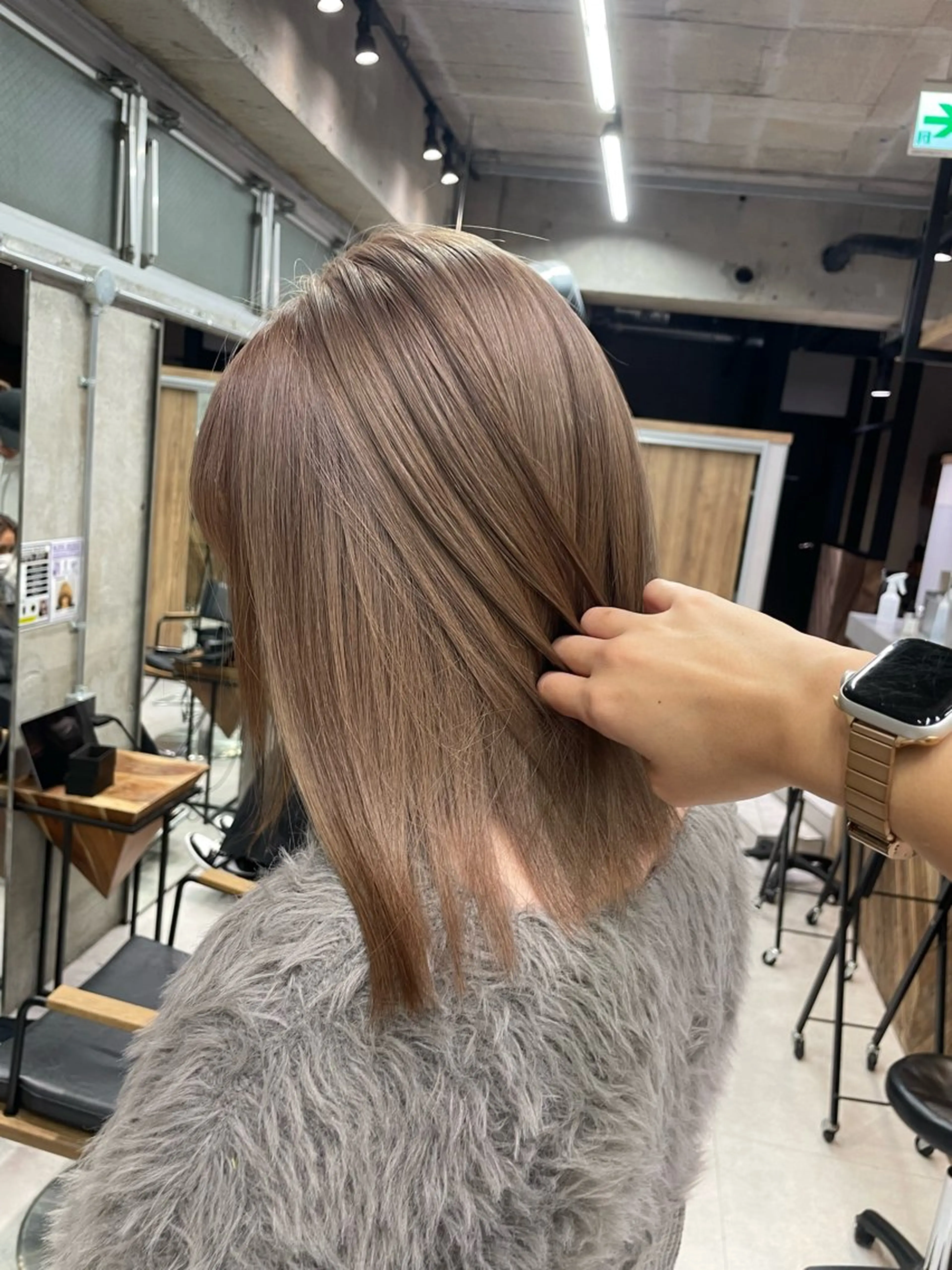 ミディアム 🫧ハイライトカラー 🫧 𝓜𝓘𝓤のヘアスタイル