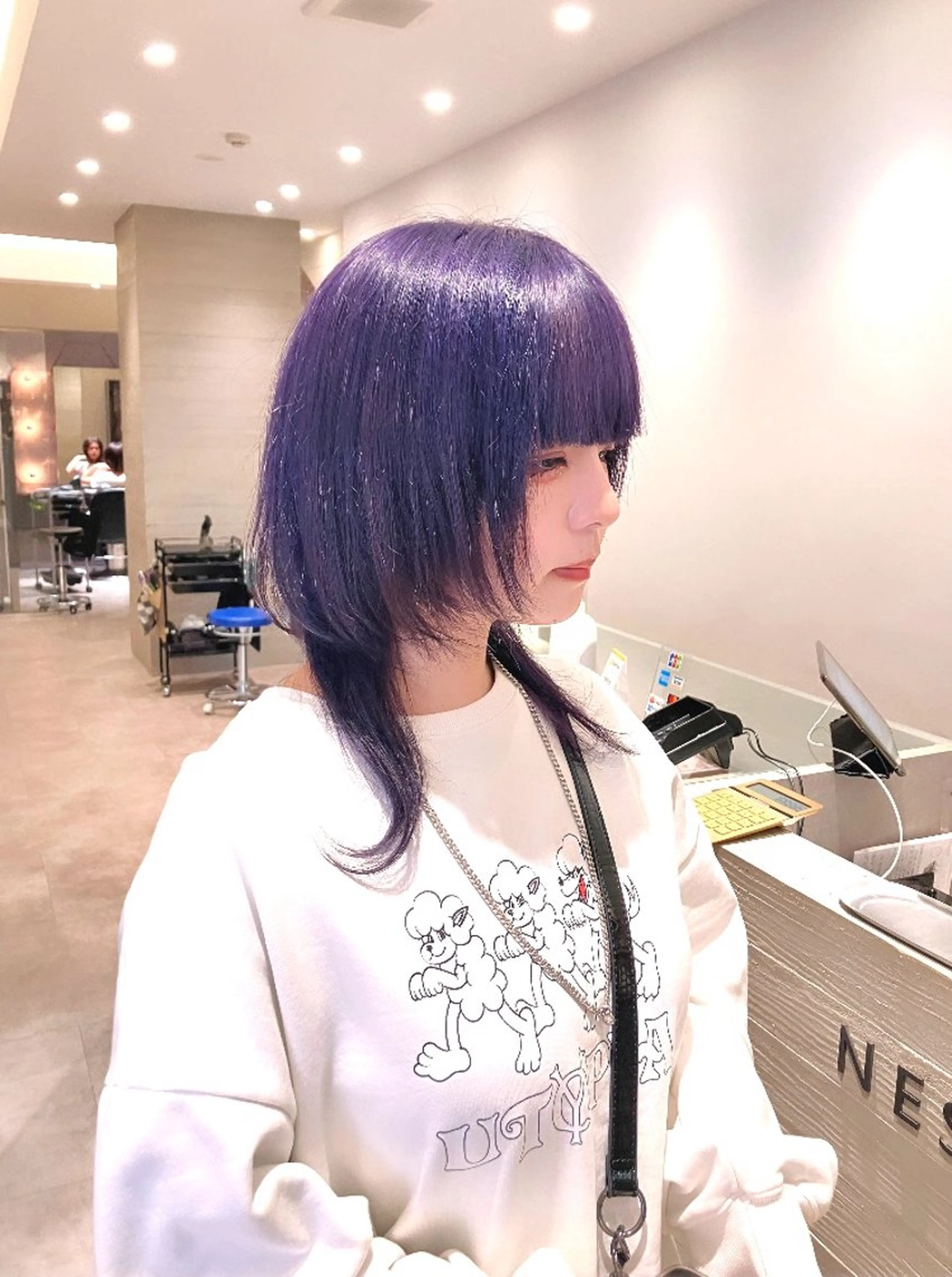 ミディアム カラー アッシュ パープルカラー ウルフカット サキ🤍ハイトーン 🩰くびれ巻きヘアのヘアスタイル