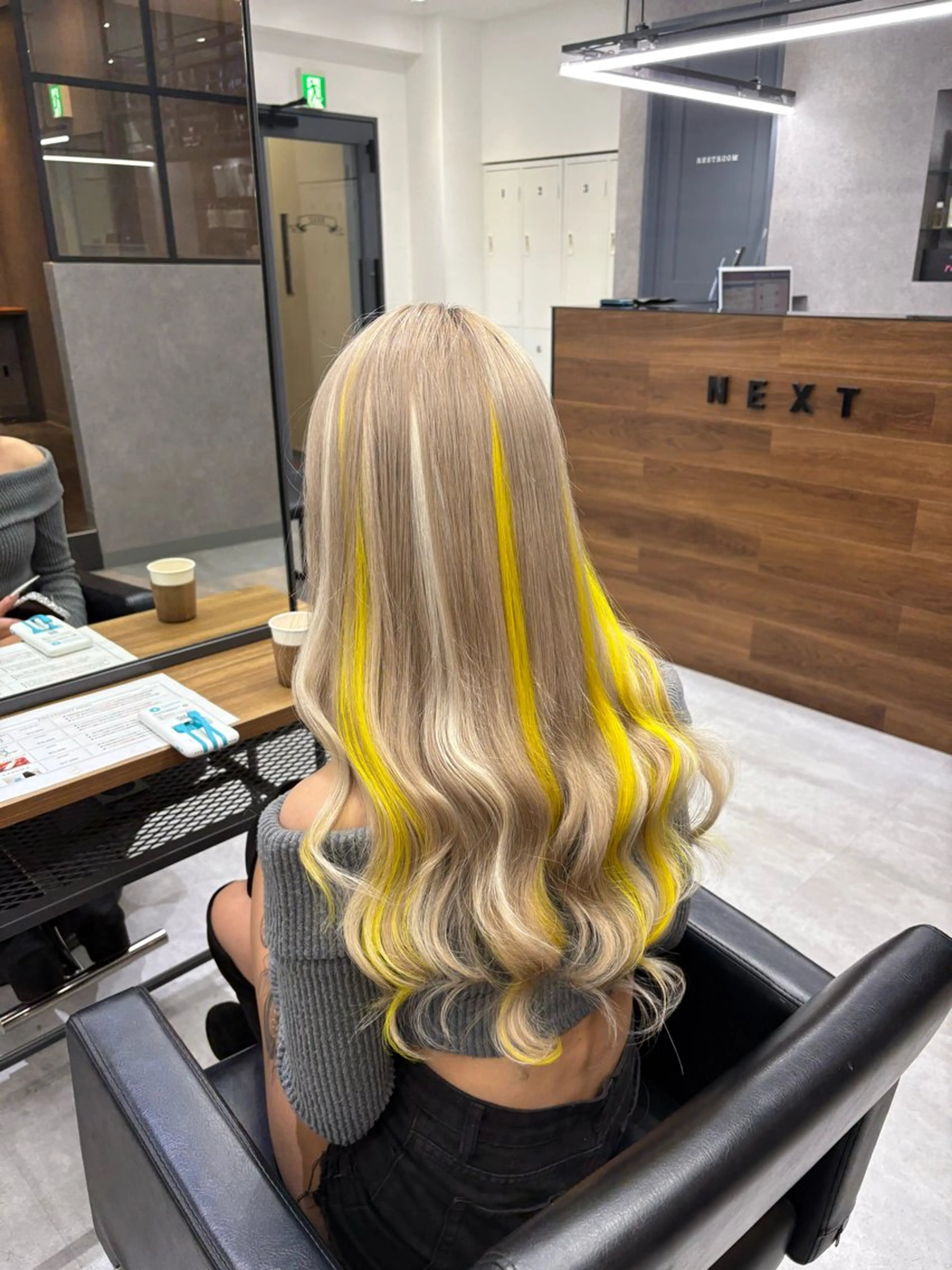 ロング カラー ハイライトカラー イエローカラー エクステ ハイライト ヘアカラー トリートメント エクステ ENA💗NEXT /ハイトーンエクステのヘアスタイル