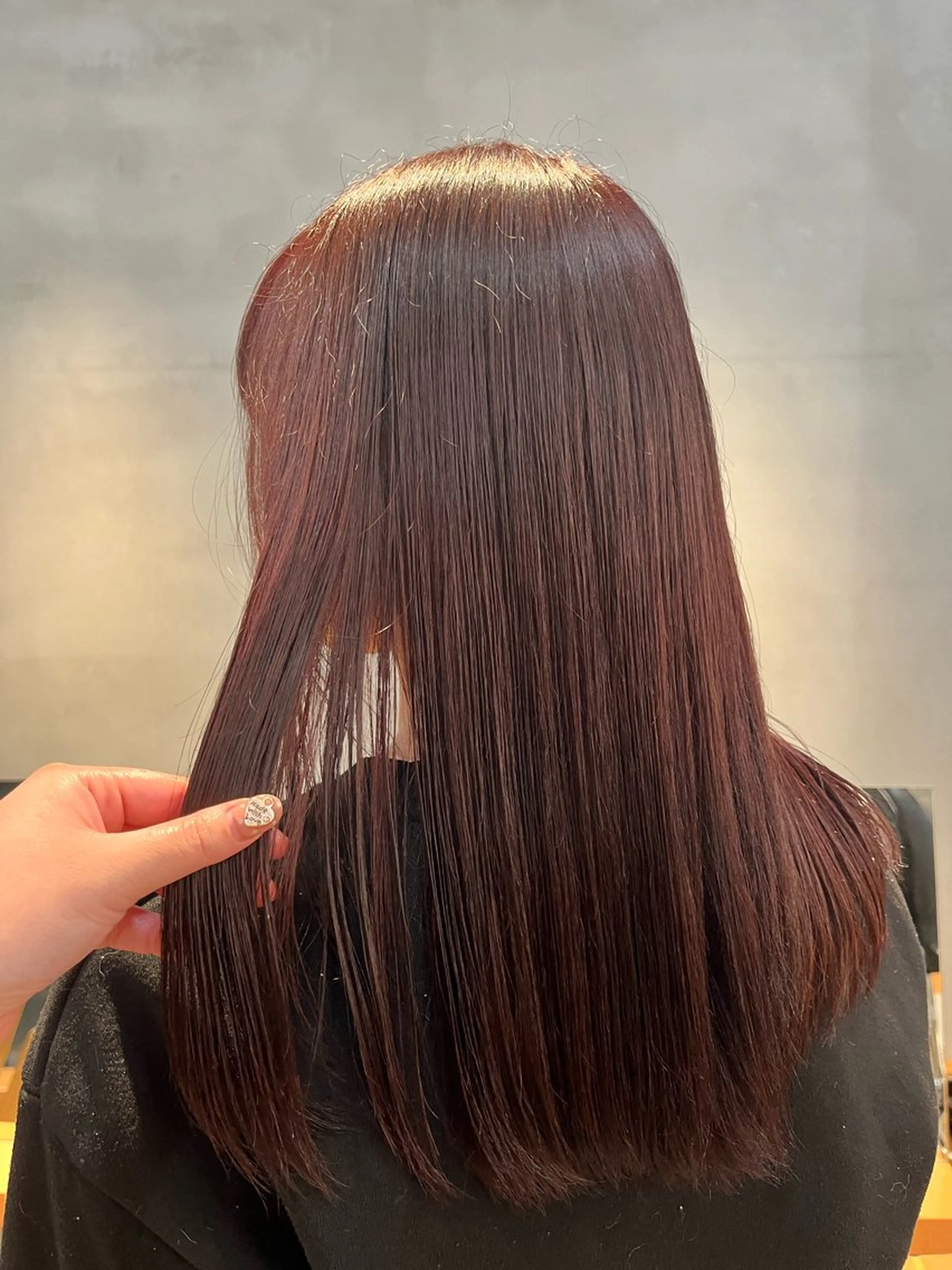 ミディアム カラー カット トリートメント ヘアセット 圧倒的 毛流れ センターパートのヘアスタイル