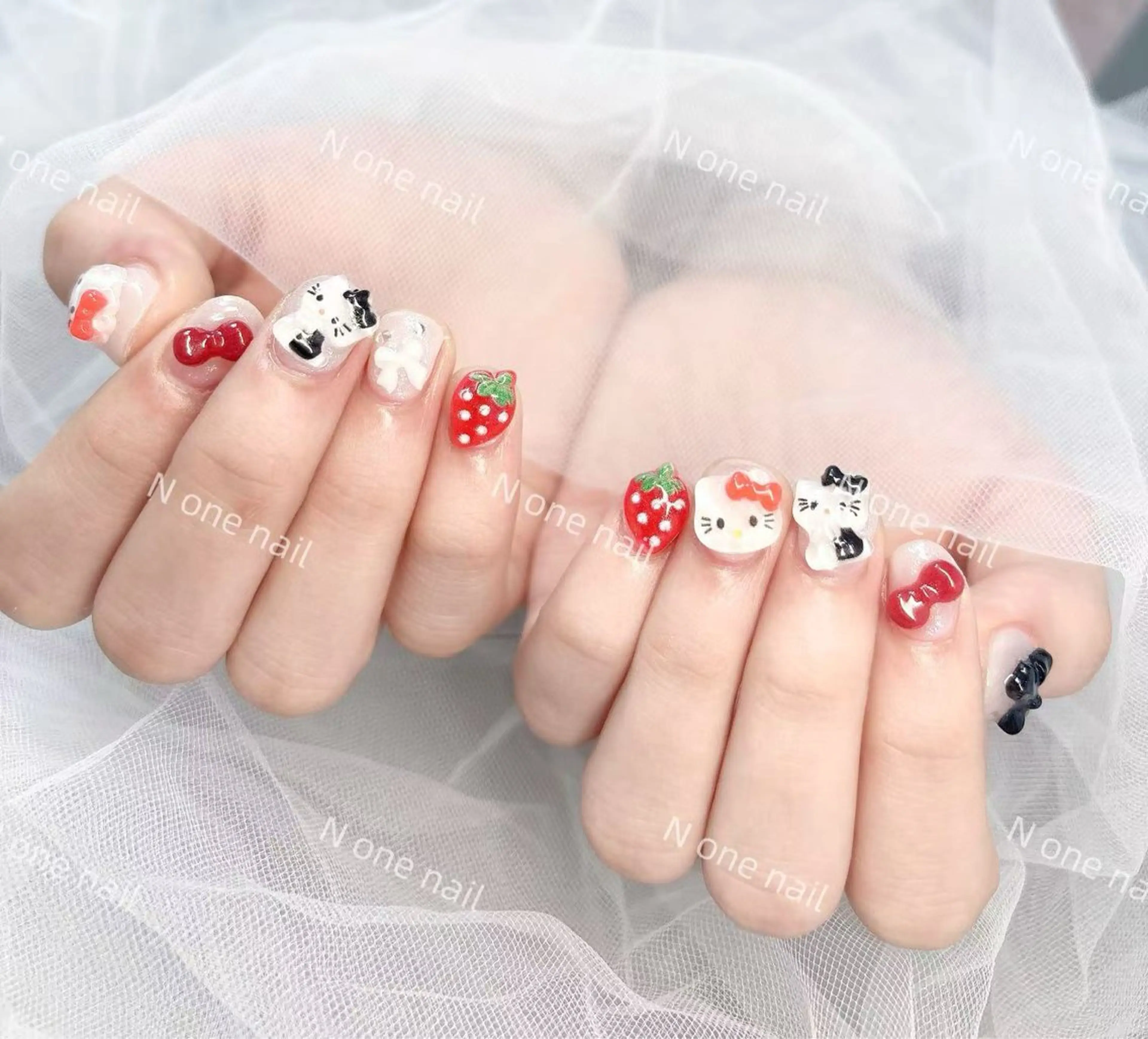 ネイル オーロラネイル フレンチネイル マグネットネイル ミラーネイル オフィスネイル N.one Miya🎀のネイルデザイン