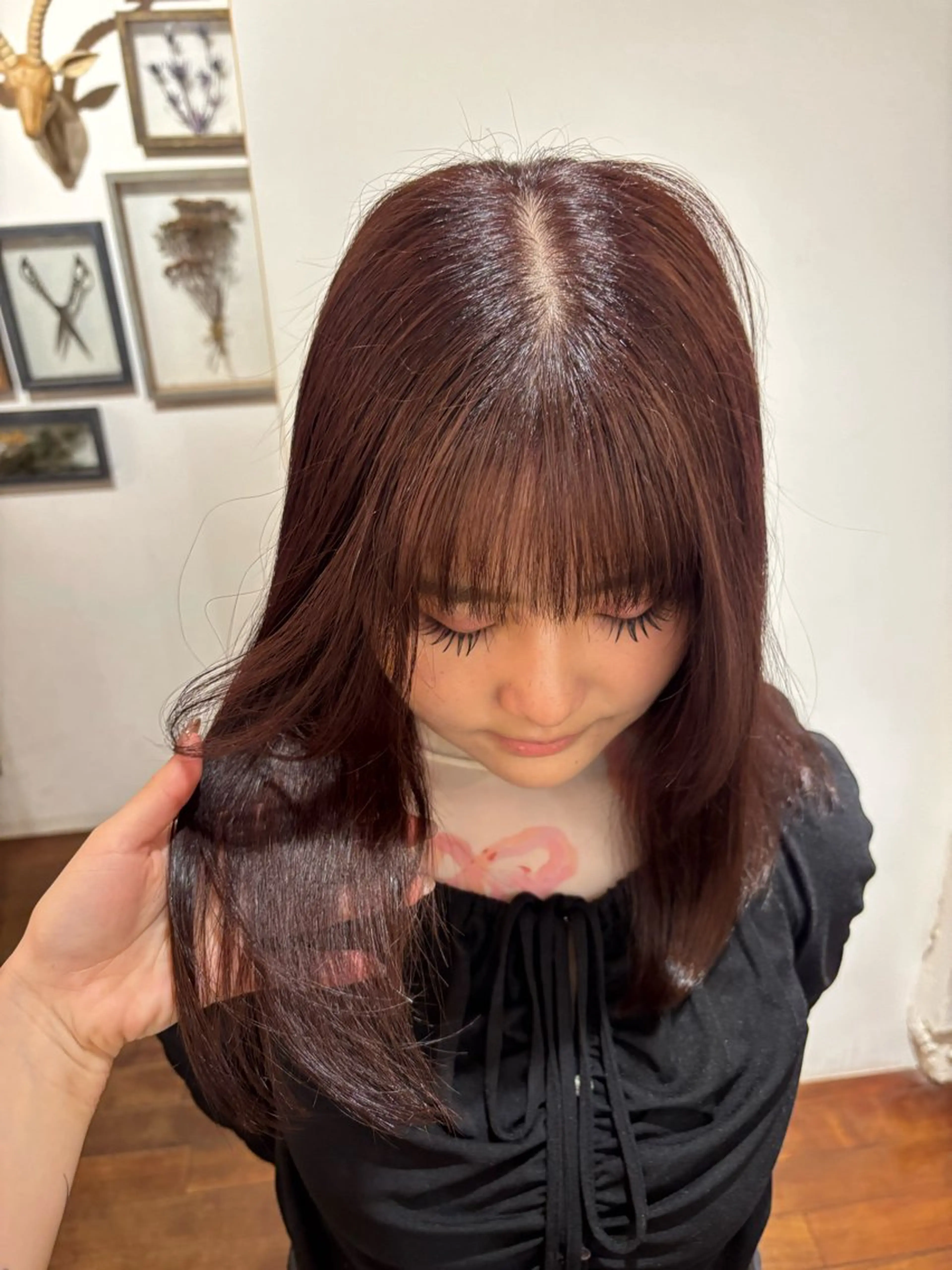 ミディアム ピンクブラウン 境 莉央のヘアスタイル