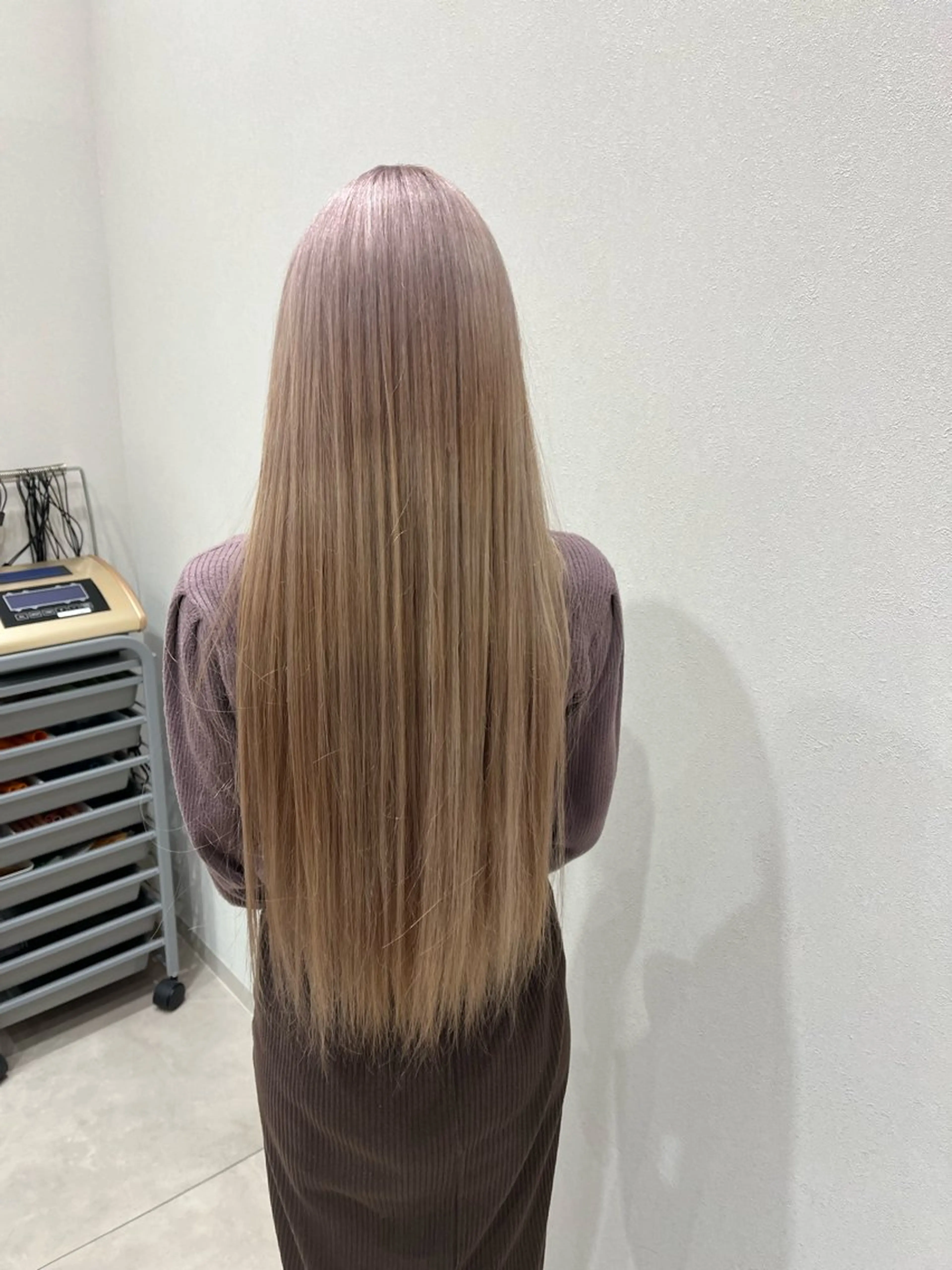 ロング カラー ブロンド ホワイトブロンド ヘアカラー トリートメント newi大分/ 磯部栞里／艶感カラーのヘアスタイル