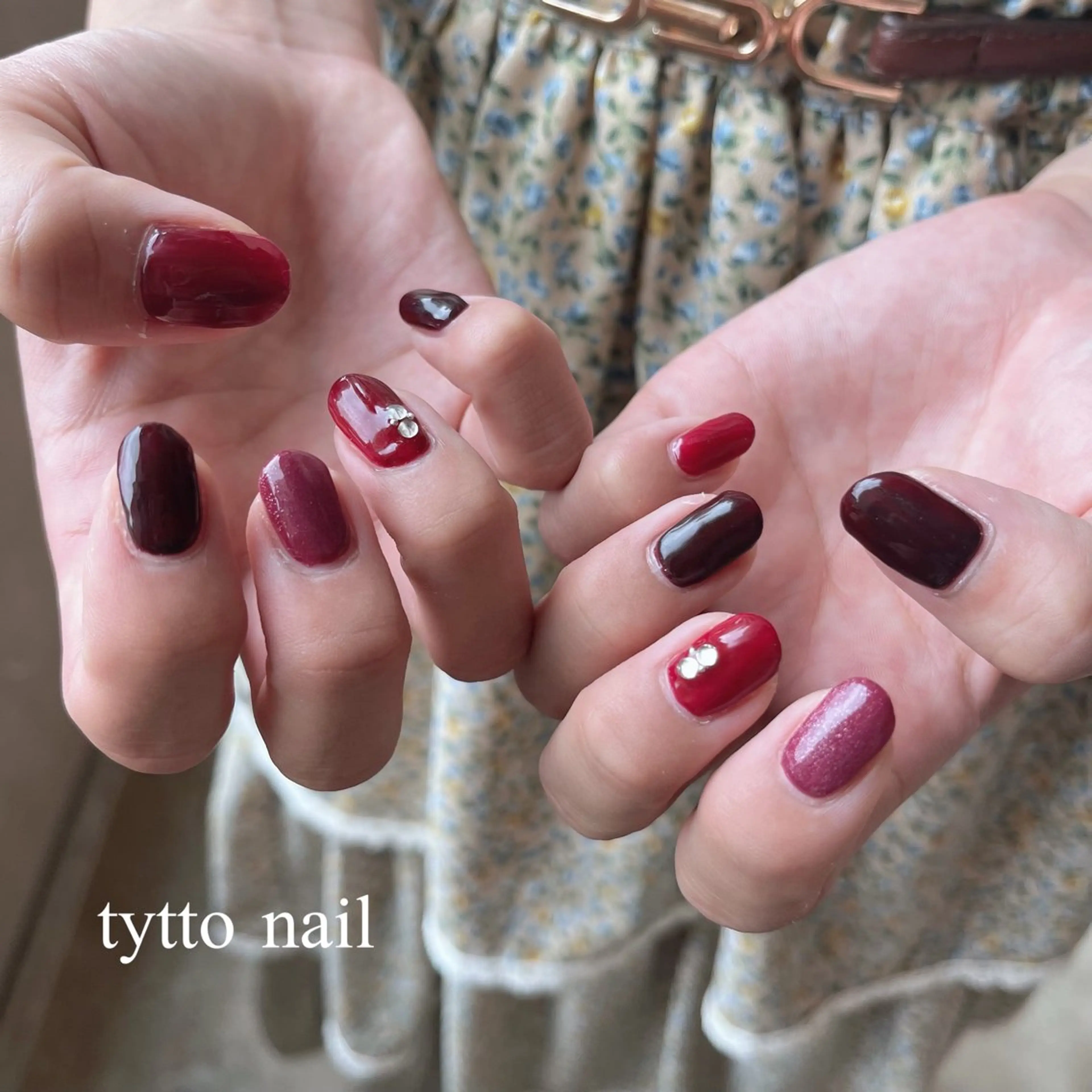 ネイル ボルドー マグネットネイル ワンカラーネイル 赤色 冬ネイル tytto nail ❤︎‪‪eri‪‪のネイルデザイン