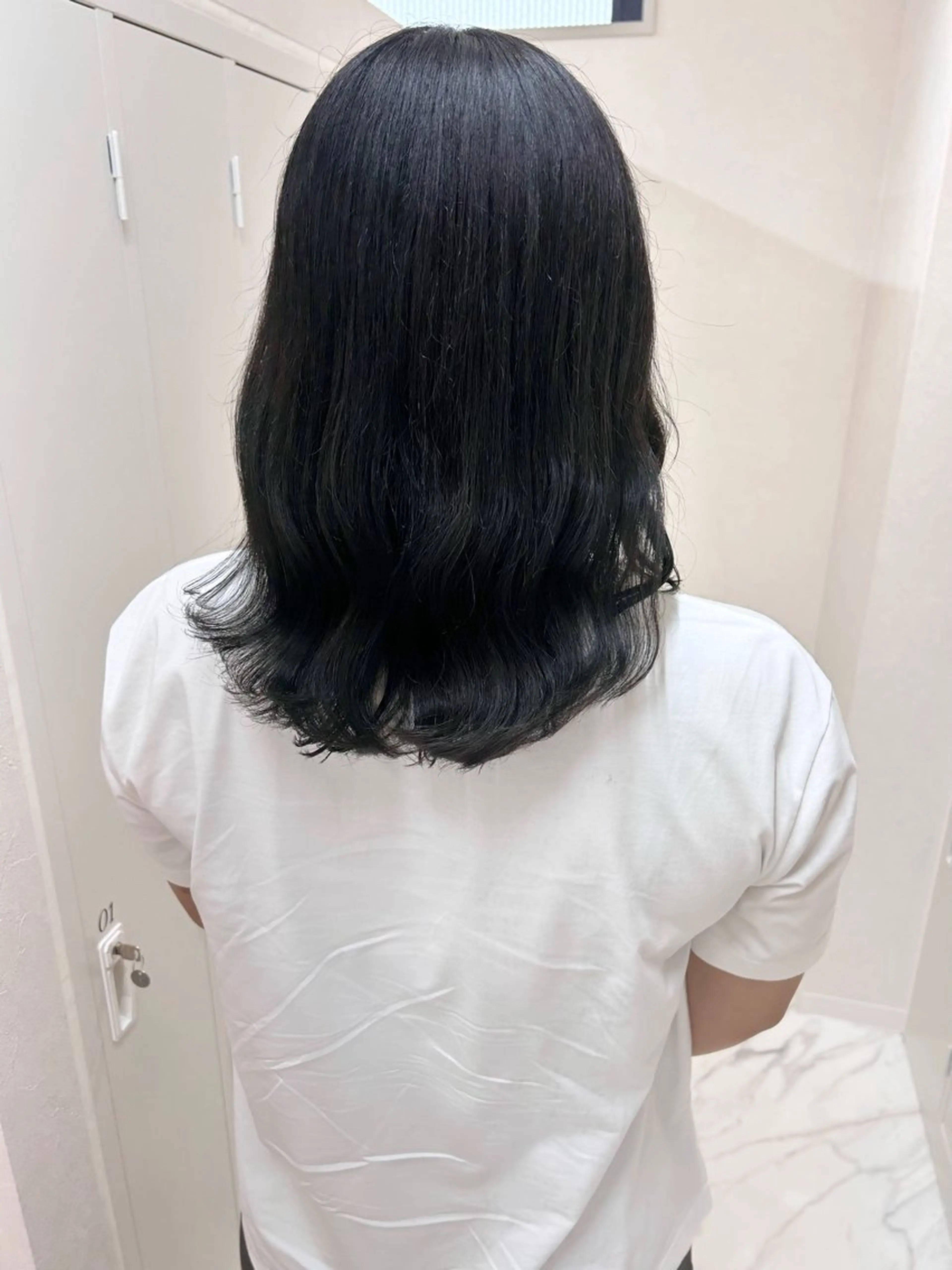 セミロング カラー 黒髪 ブルーカラー ブルーブラック カット ヘアカラー トリートメント Saori / さおりのヘアスタイル