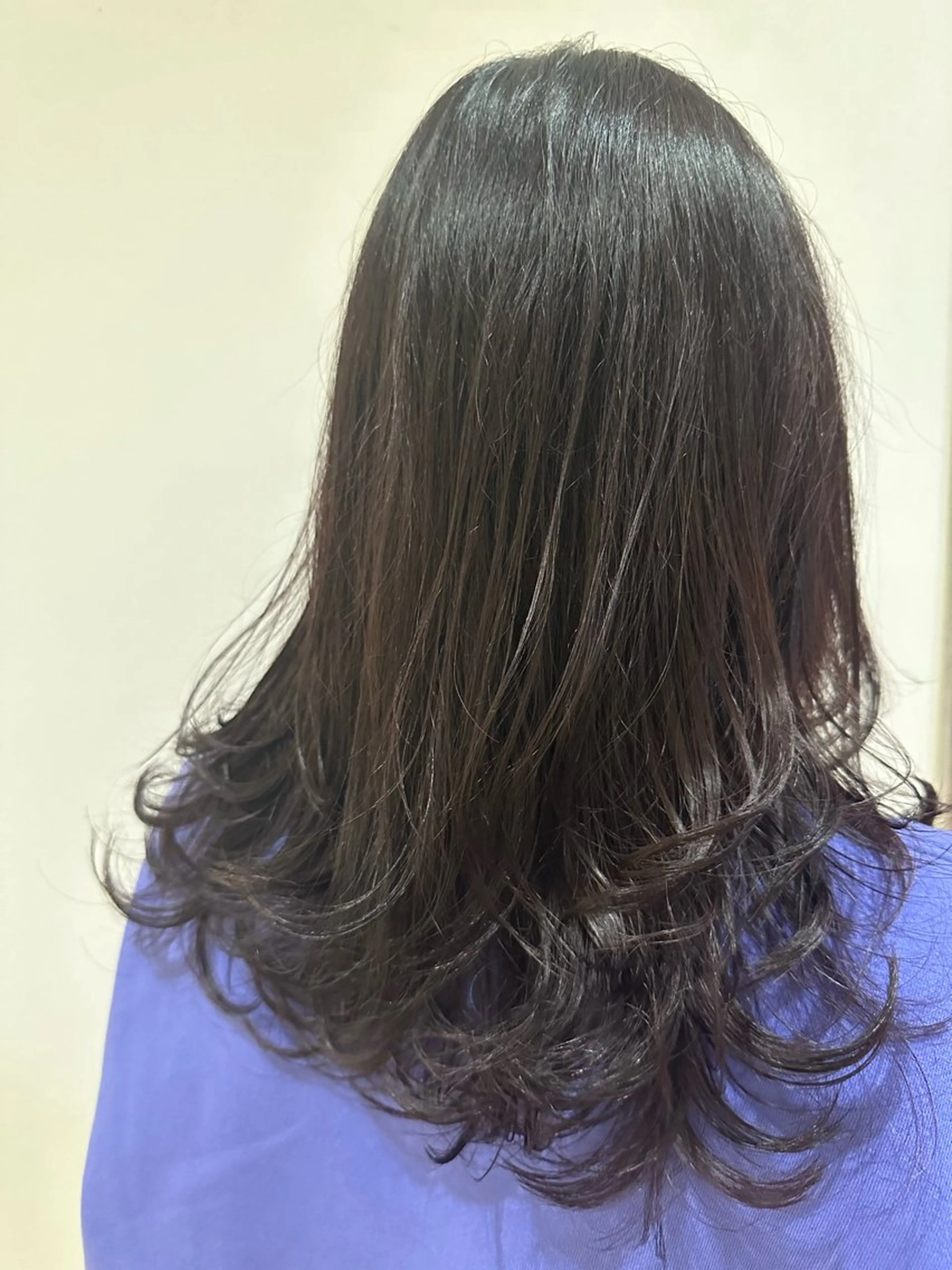 セミロング カラー レイヤーカット ウルフカット 相澤 茉澄のマツエク・マツパデザイン