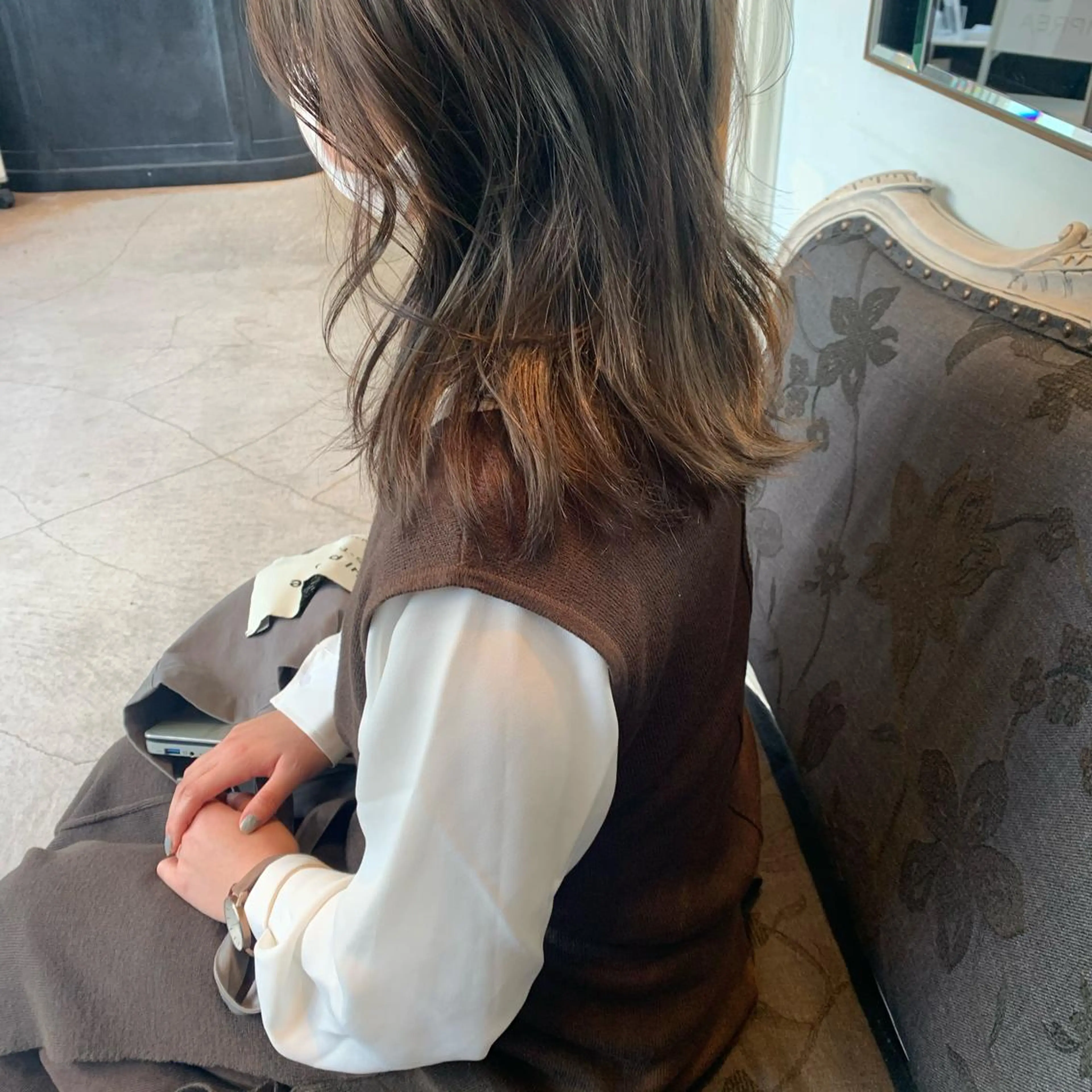 ロング カラー SAKINO． ベージュカラーのヘアスタイル
