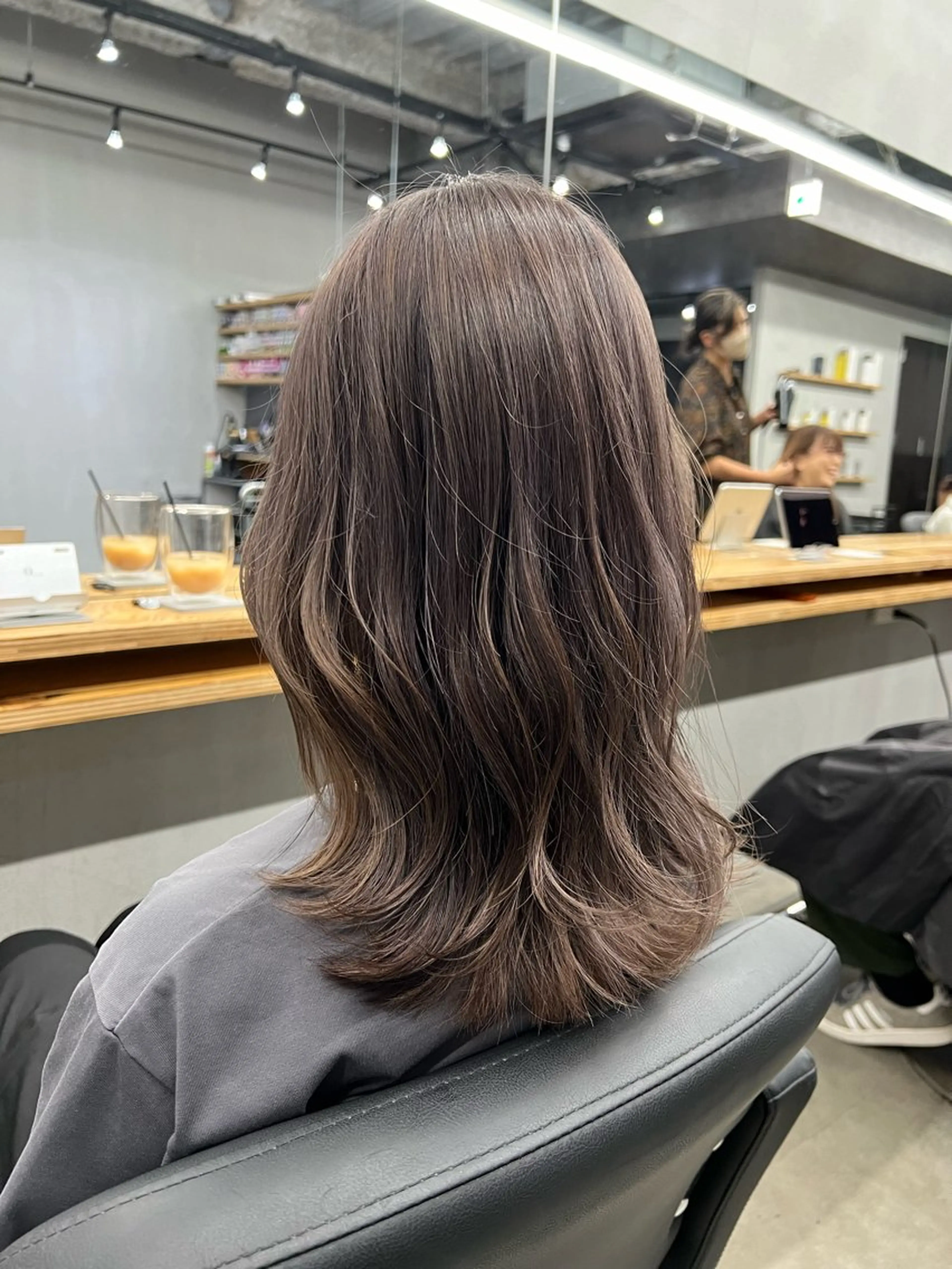 ミディアム 亀田 泰生のヘアスタイル