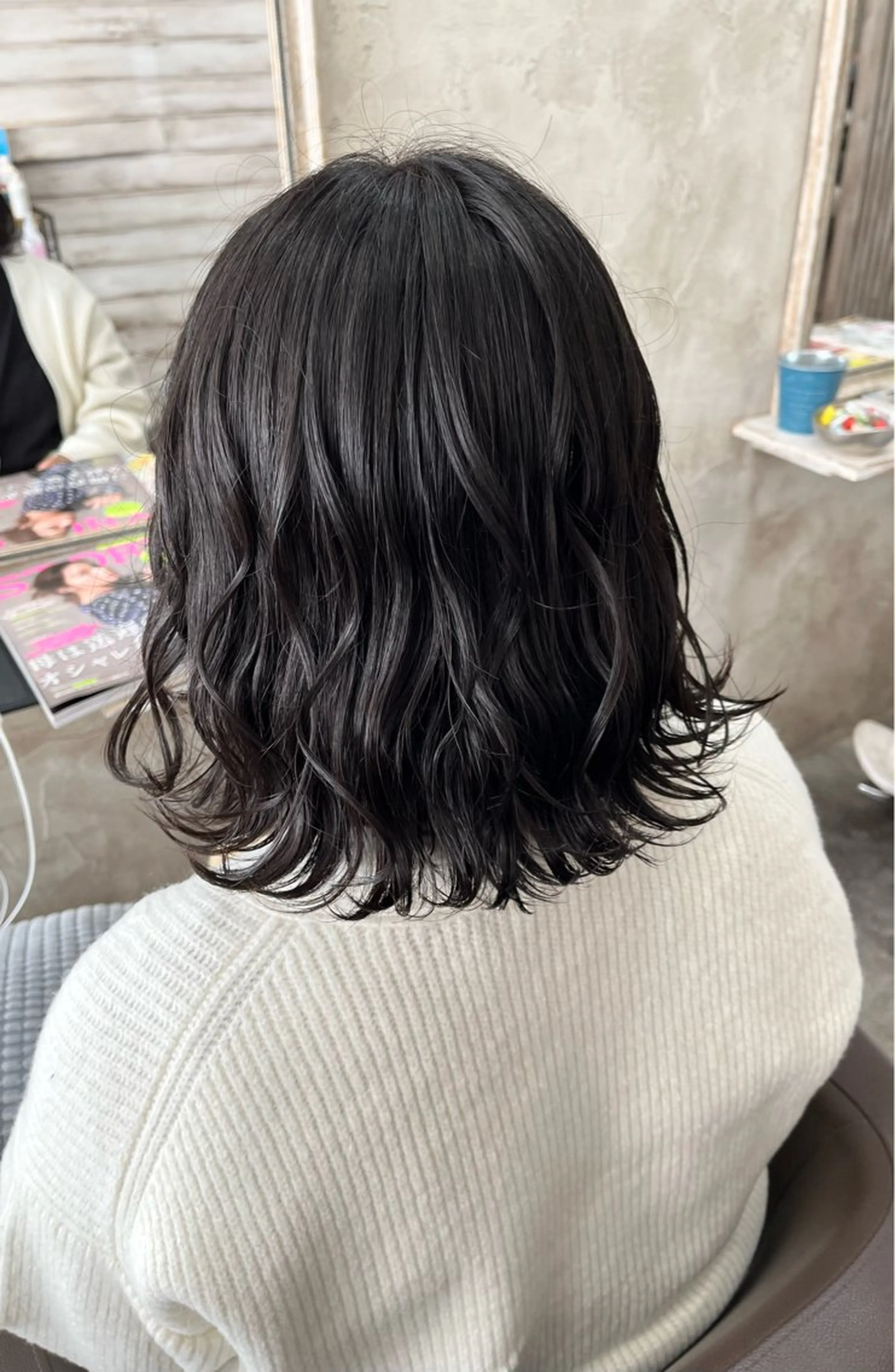 セミロング 外ハネヘア Atelier 大内のヘアスタイル
