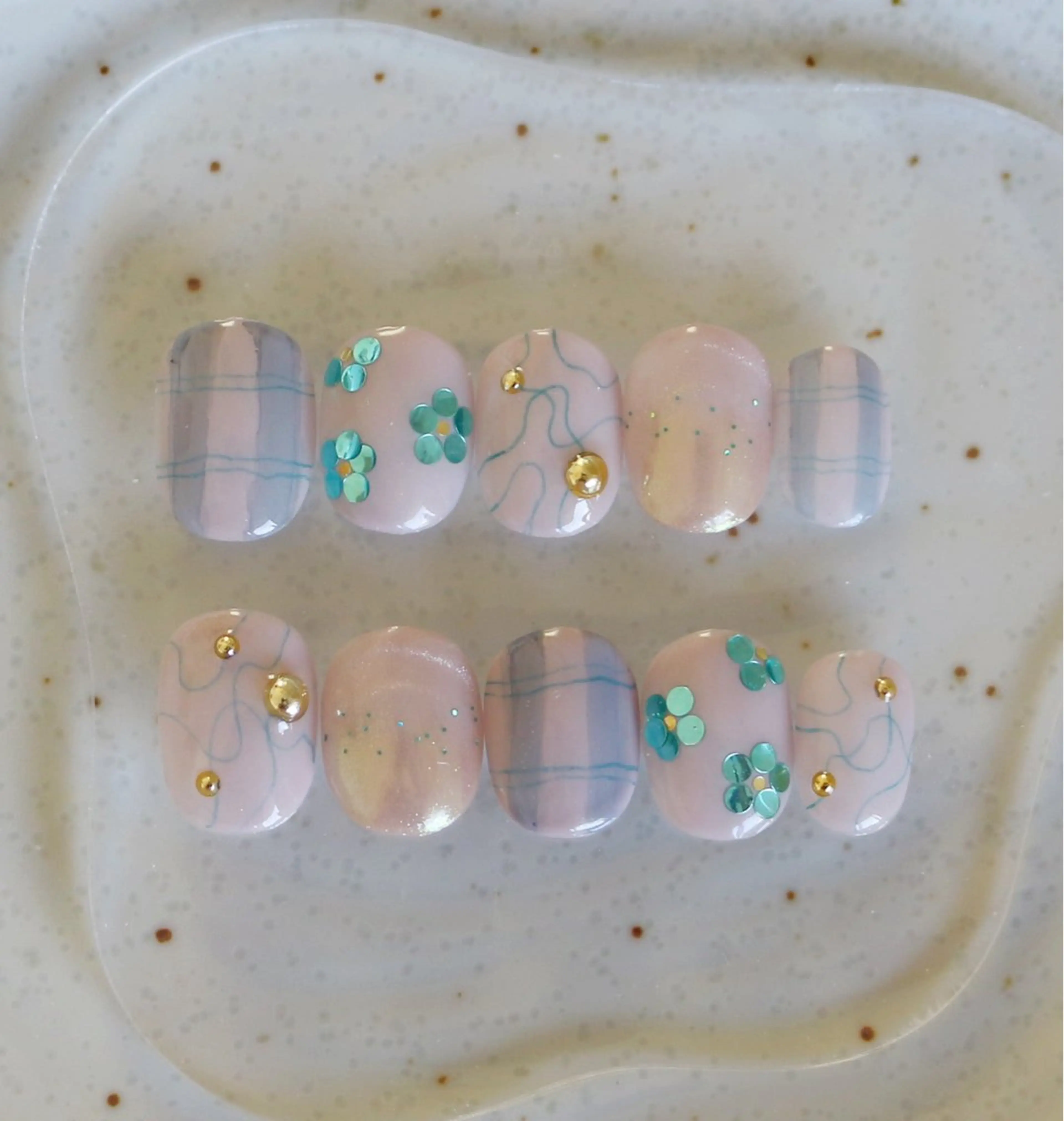 ネイル フラワーネイル グリーン ホログラムネイル 水色 マグネットネイル ハンドネイル Baku Nailsのネイルデザイン