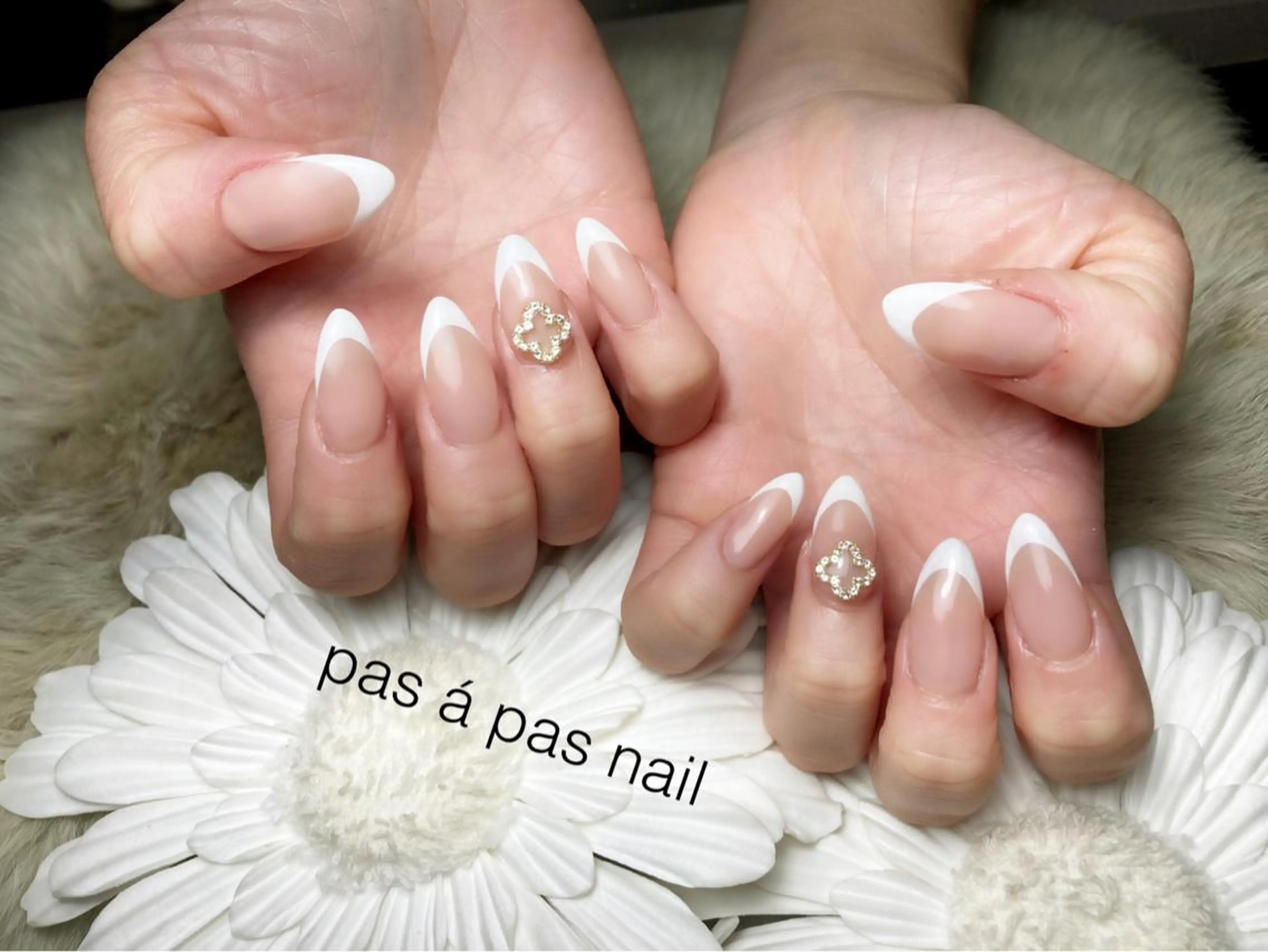 ネイル Yakko pas á pasのネイルデザイン