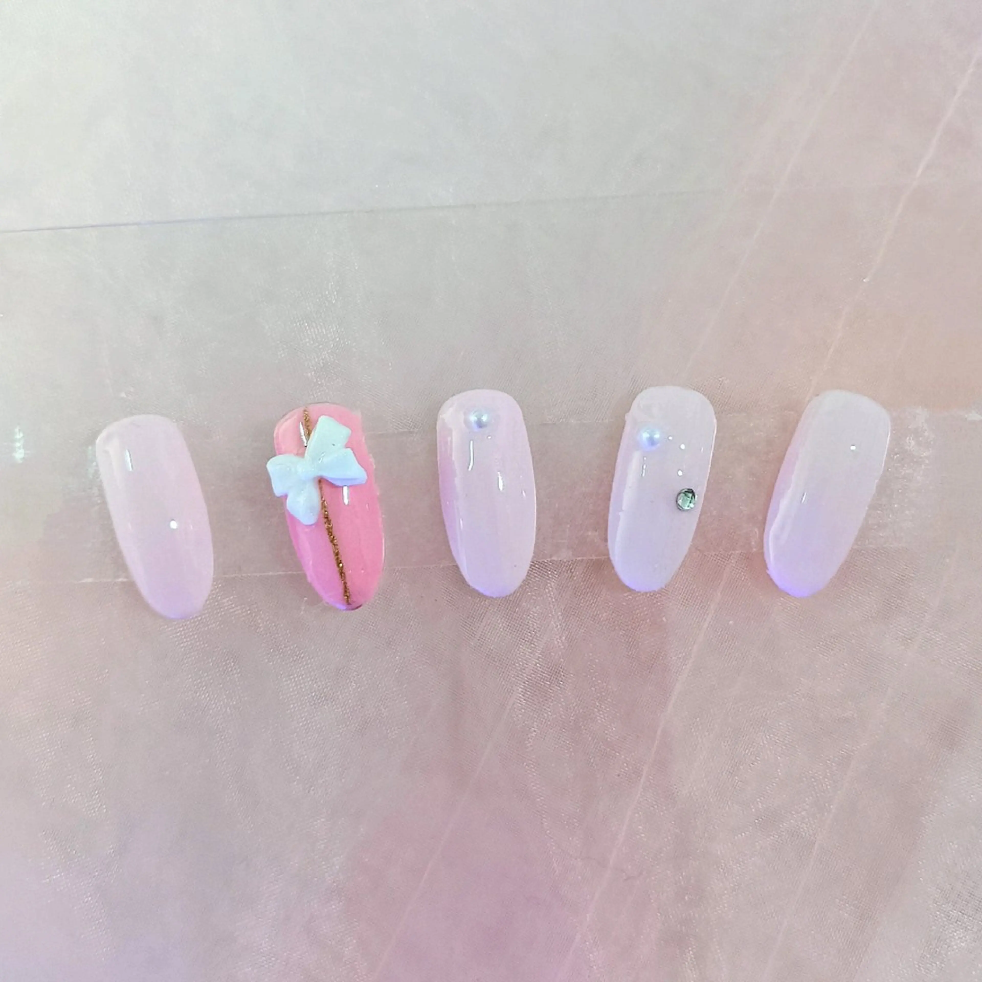 ネイル リボン etrebynail所属・etre -bynail-のネイルデザイン