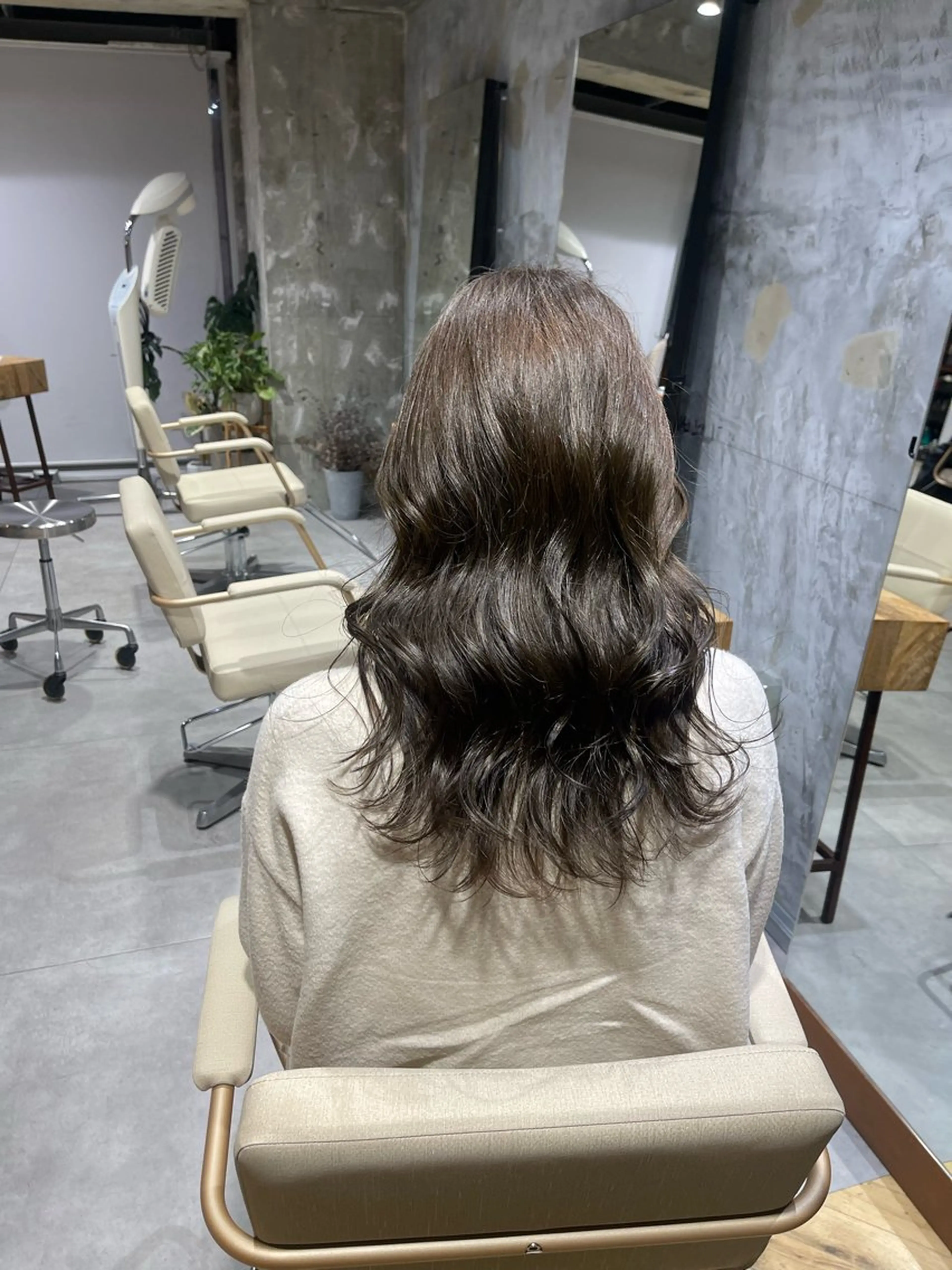 セミロング 阪倉 美玲のヘアスタイル