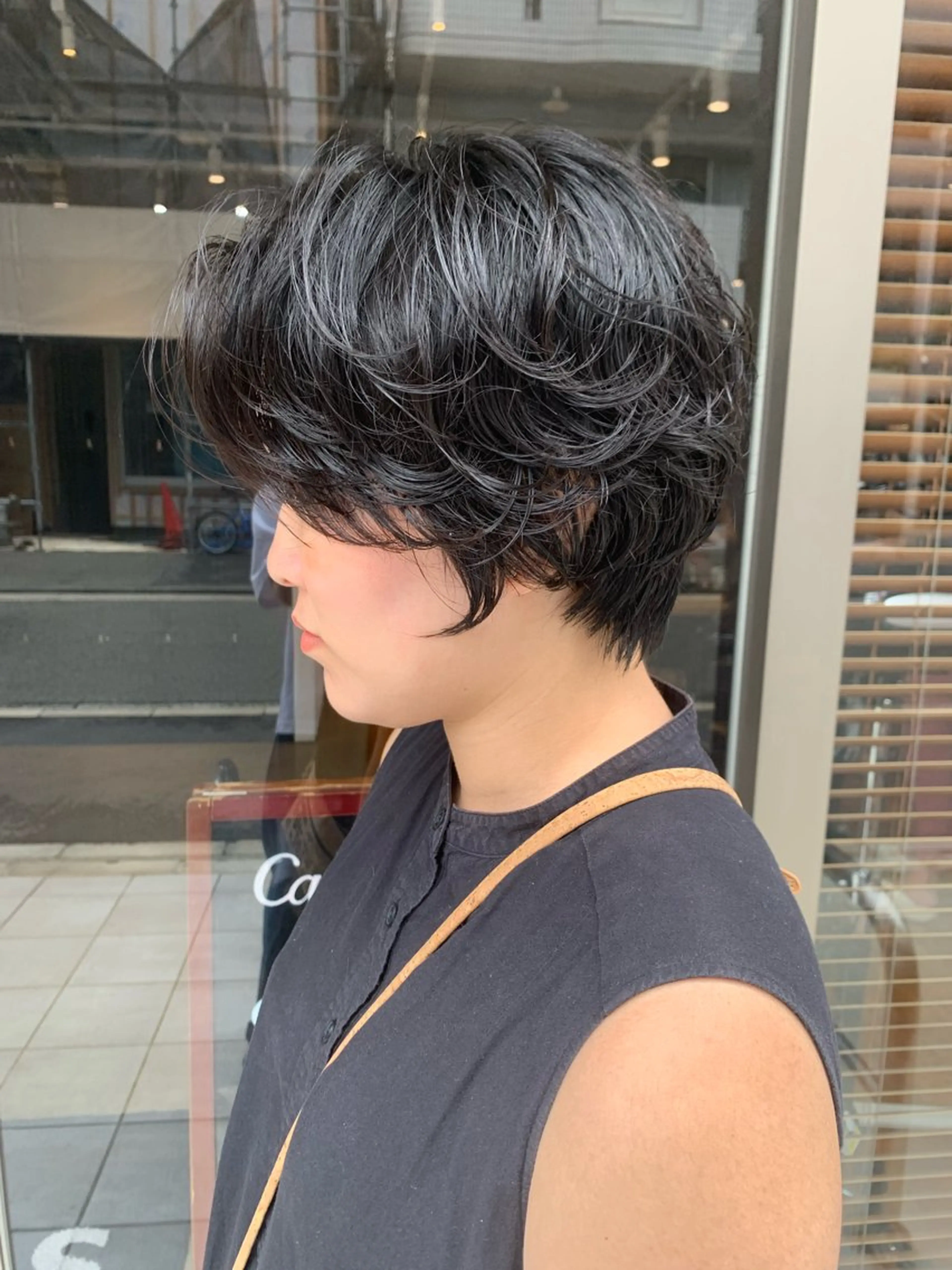 セミロング パーマ パーマ　レイヤー 艶カラー/横山大樹のヘアスタイル