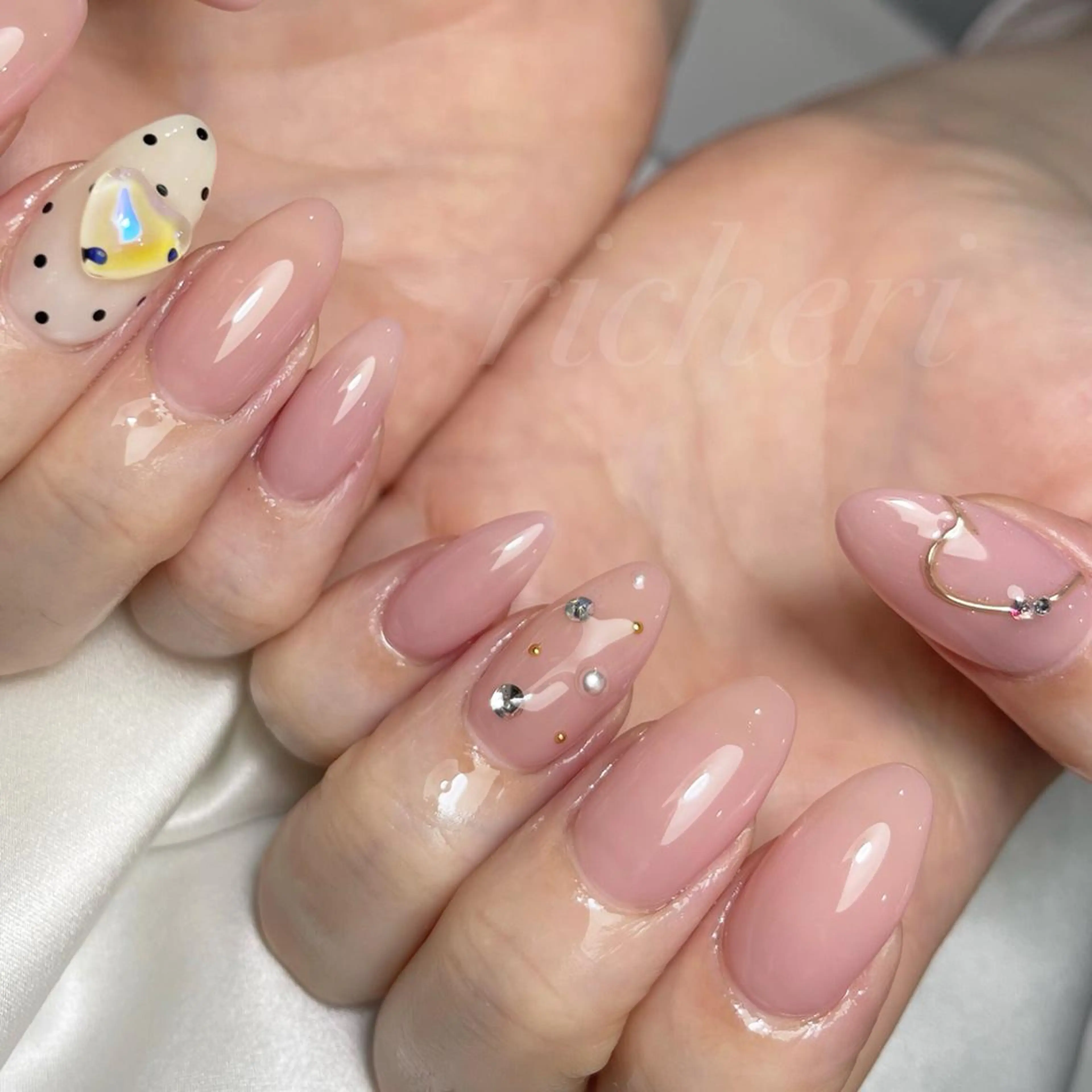 ミディアム ネイル ハンドネイル richeri beautyのエステ・リラクイメージ