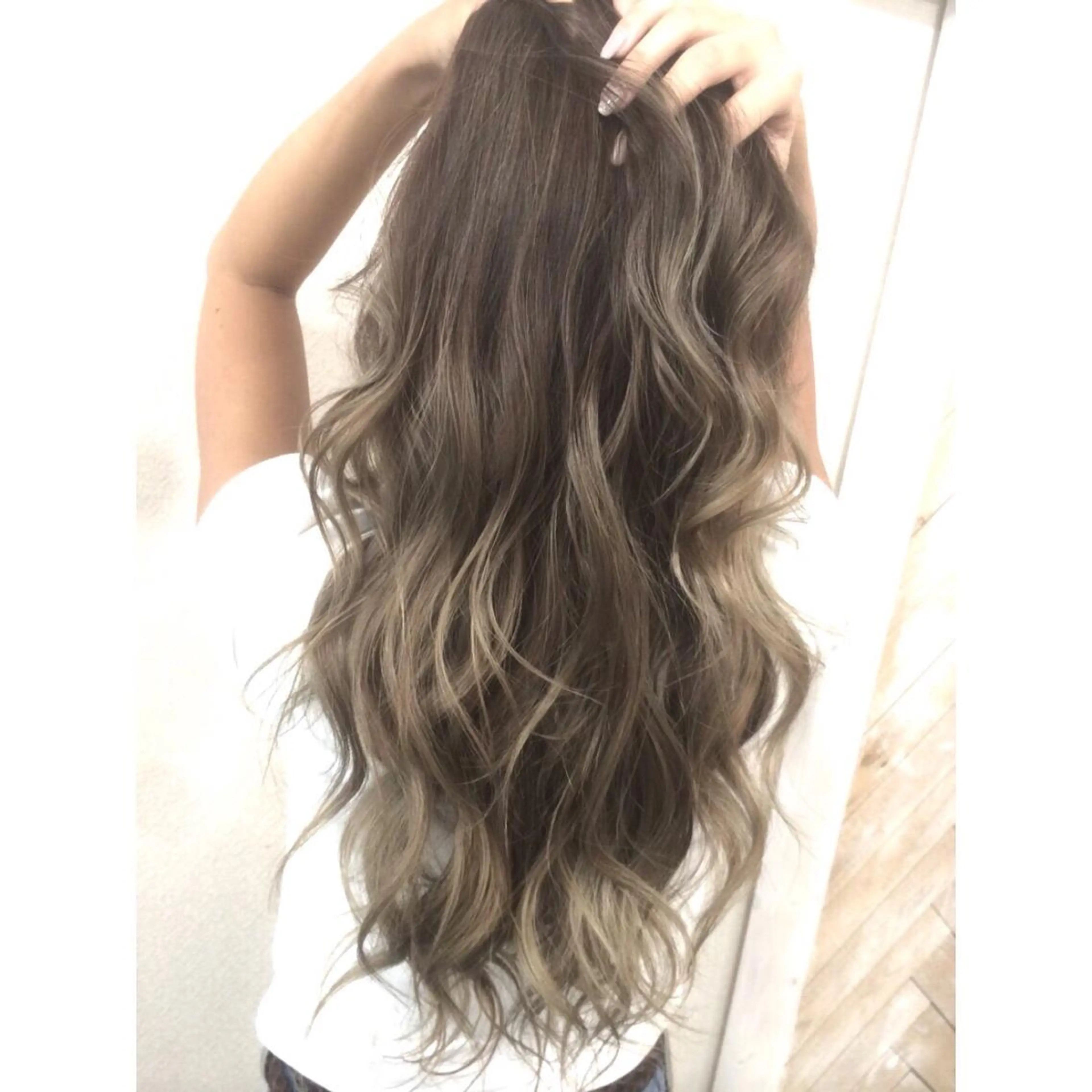 ロング カラー バレイヤージュ ベージュカラー レイヤーカット 井上 一平のヘアスタイル