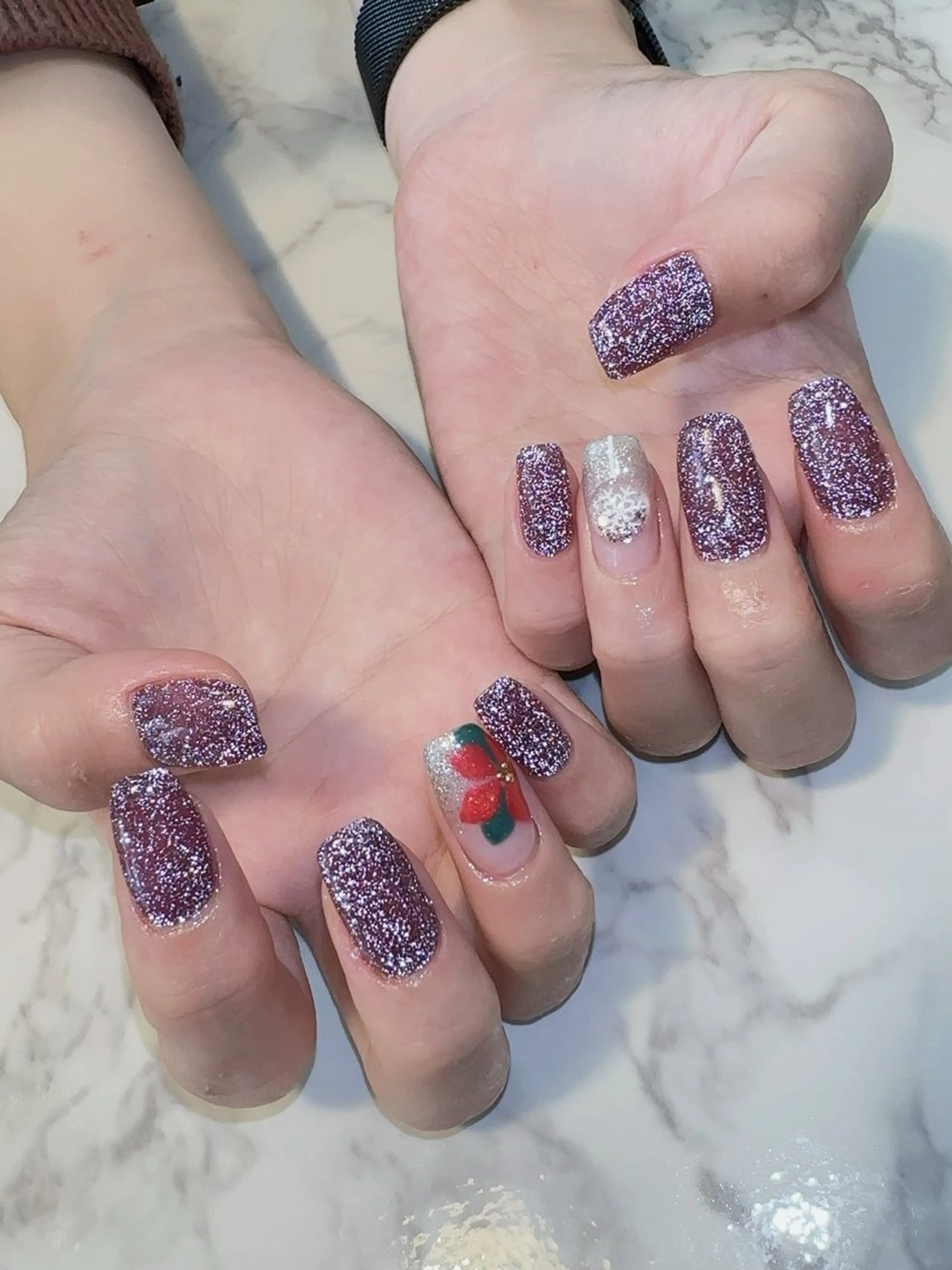 ネイル アートネイル フラッシュネイル 冬ネイル クリスマス atelier chic+所属・atelier chic+のネイルデザイン