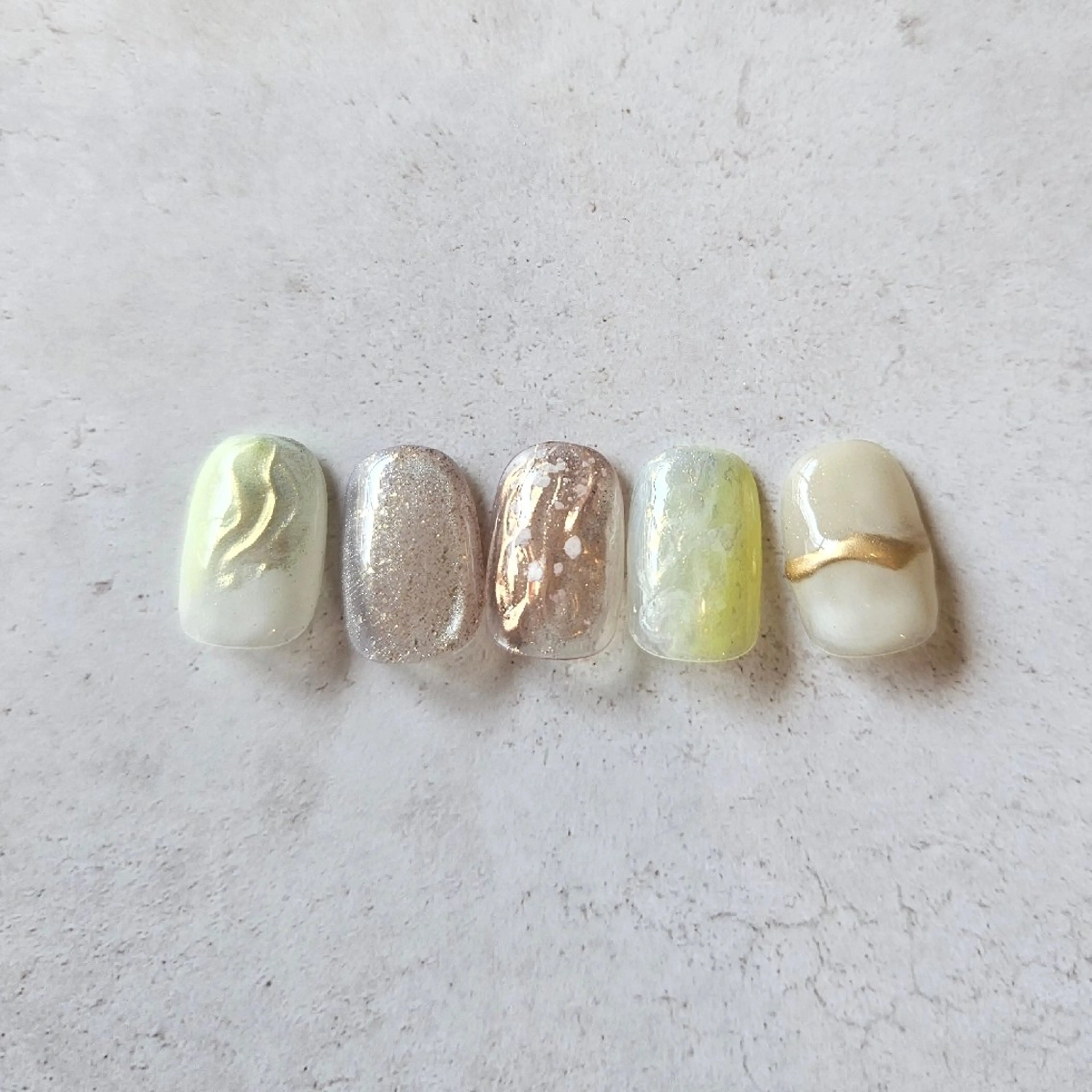 ネイル マグネットネイル 大理石ネイル(マーブル) 春ネイル 黄色 ハンドネイル Nailsalon manoのネイルデザイン