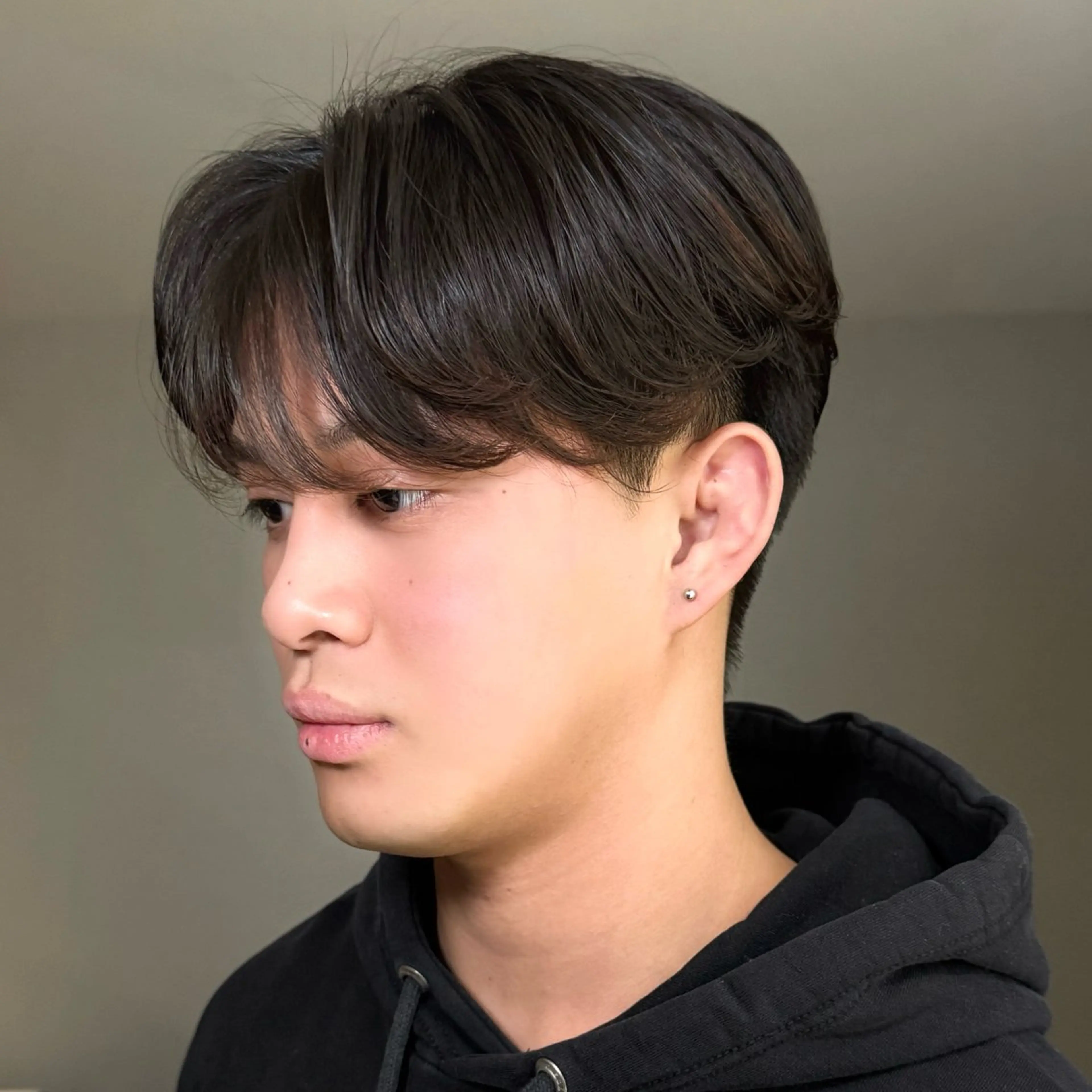 メンズ センターパート ダウンパーマ フェザーパーマ メンズ韓国風 マッシュ カット センターパート特化/ メンズカット/ヒロキのヘアスタイル