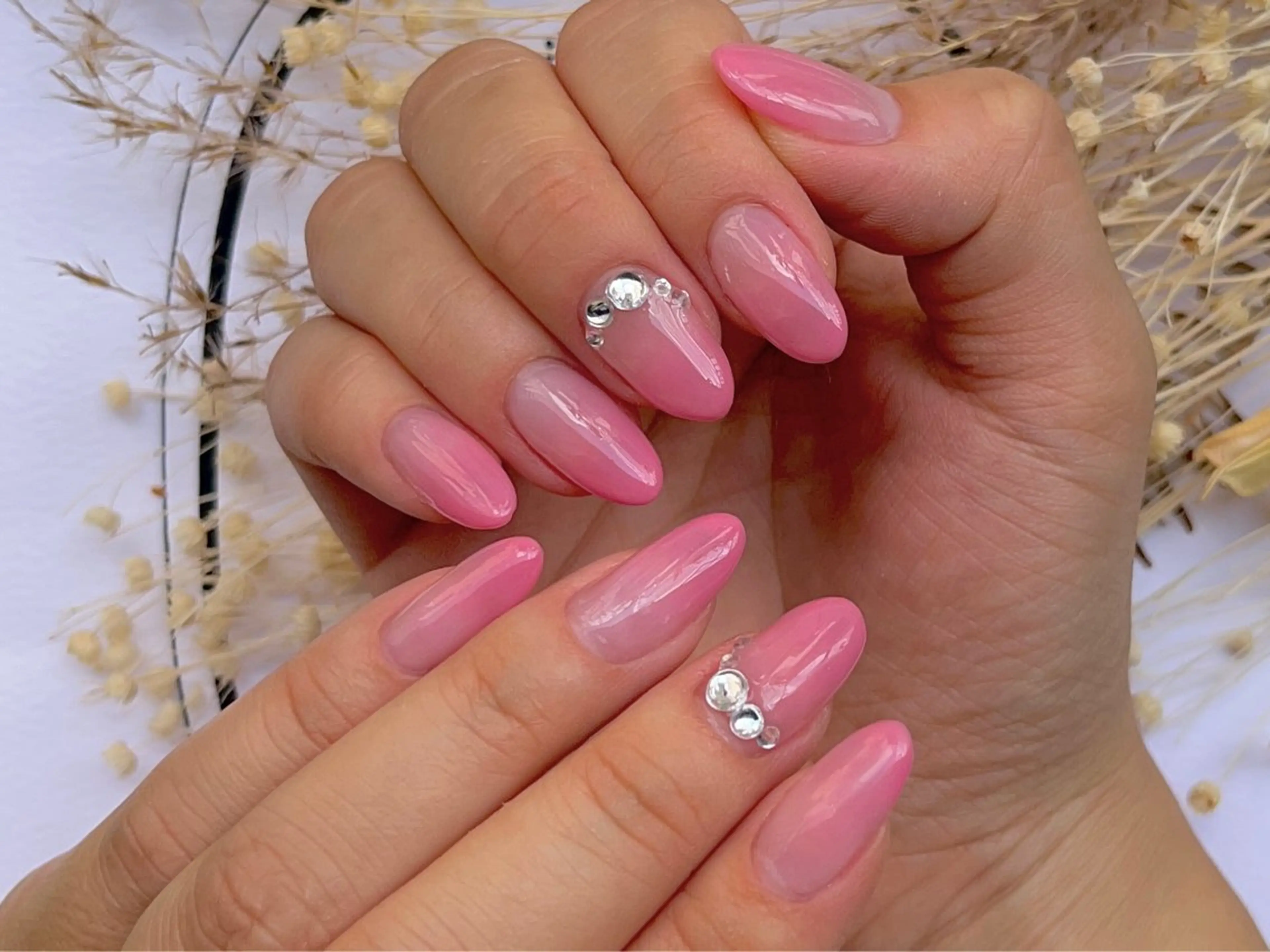 ミディアム カラー ネイル グラデーションカラー ピンクカラー グラデーション ピンク シンプルネイル ハンドネイル QUEENＮA IＬ JR寺田町1分のネイルデザイン