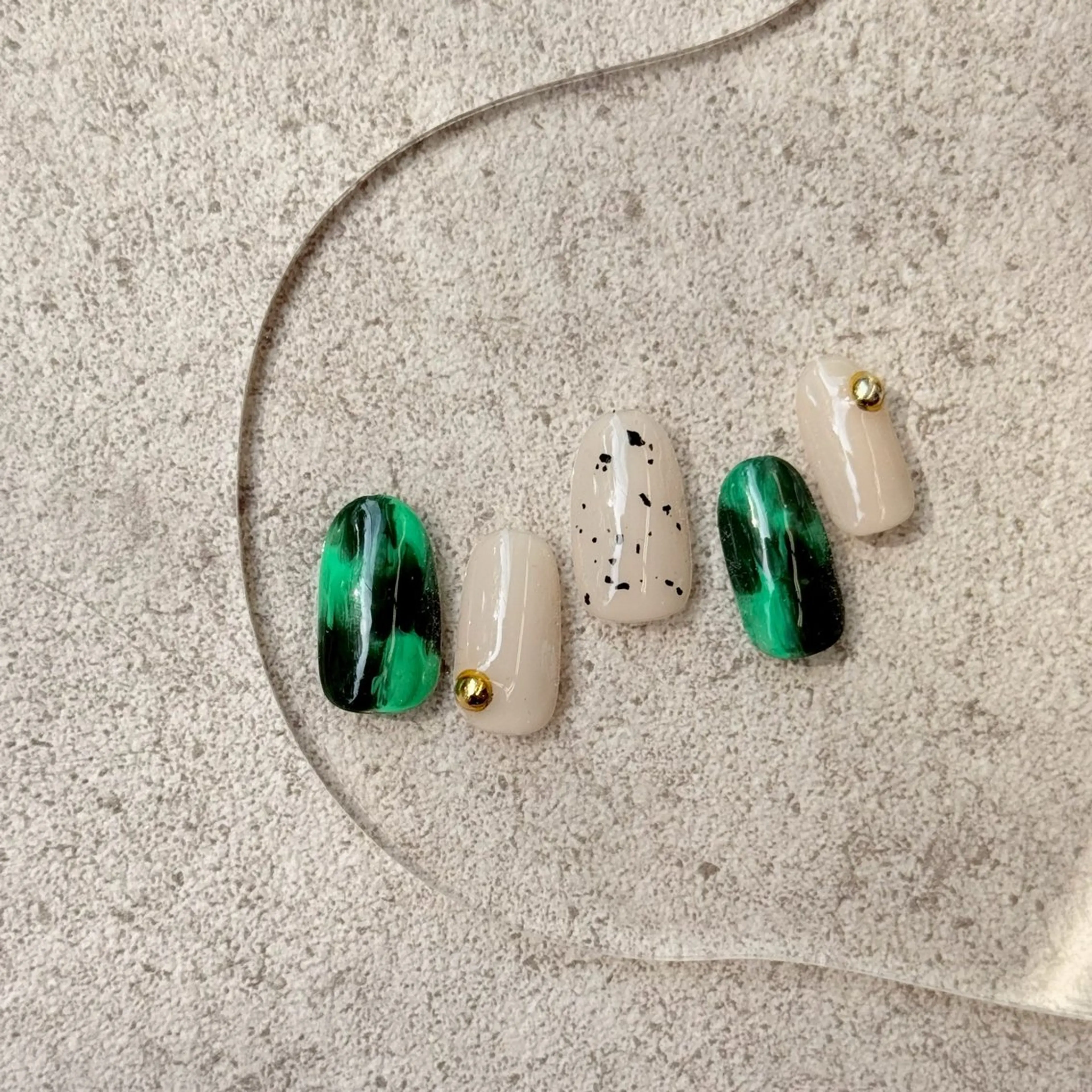 ミディアム MAXKELLY KAORIのネイルデザイン