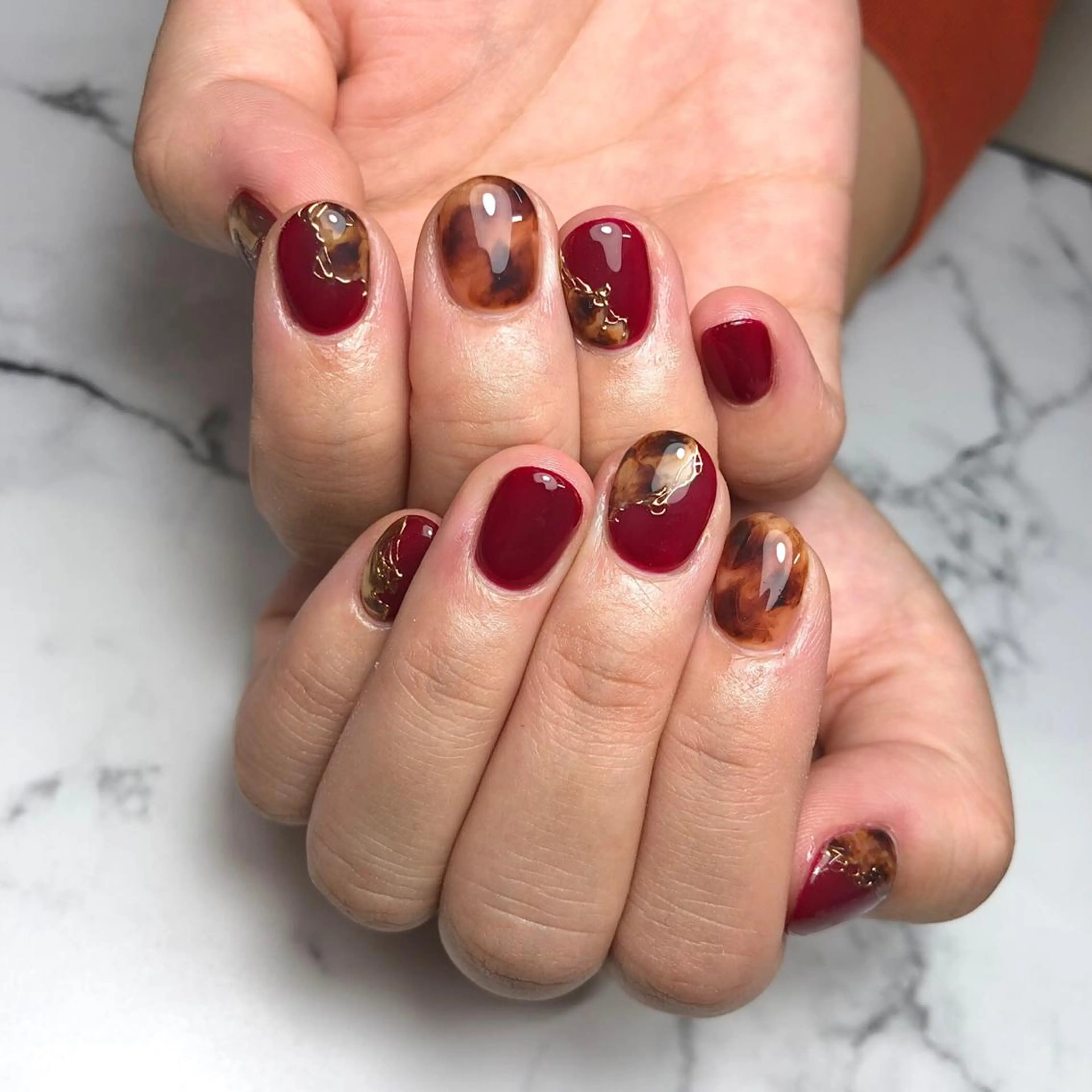 ネイル アートネイル べっ甲ネイル ボルドー ジェルネイル 氷ネイル・うるうるネイル ハンドネイル NAIL NOWのネイルデザイン