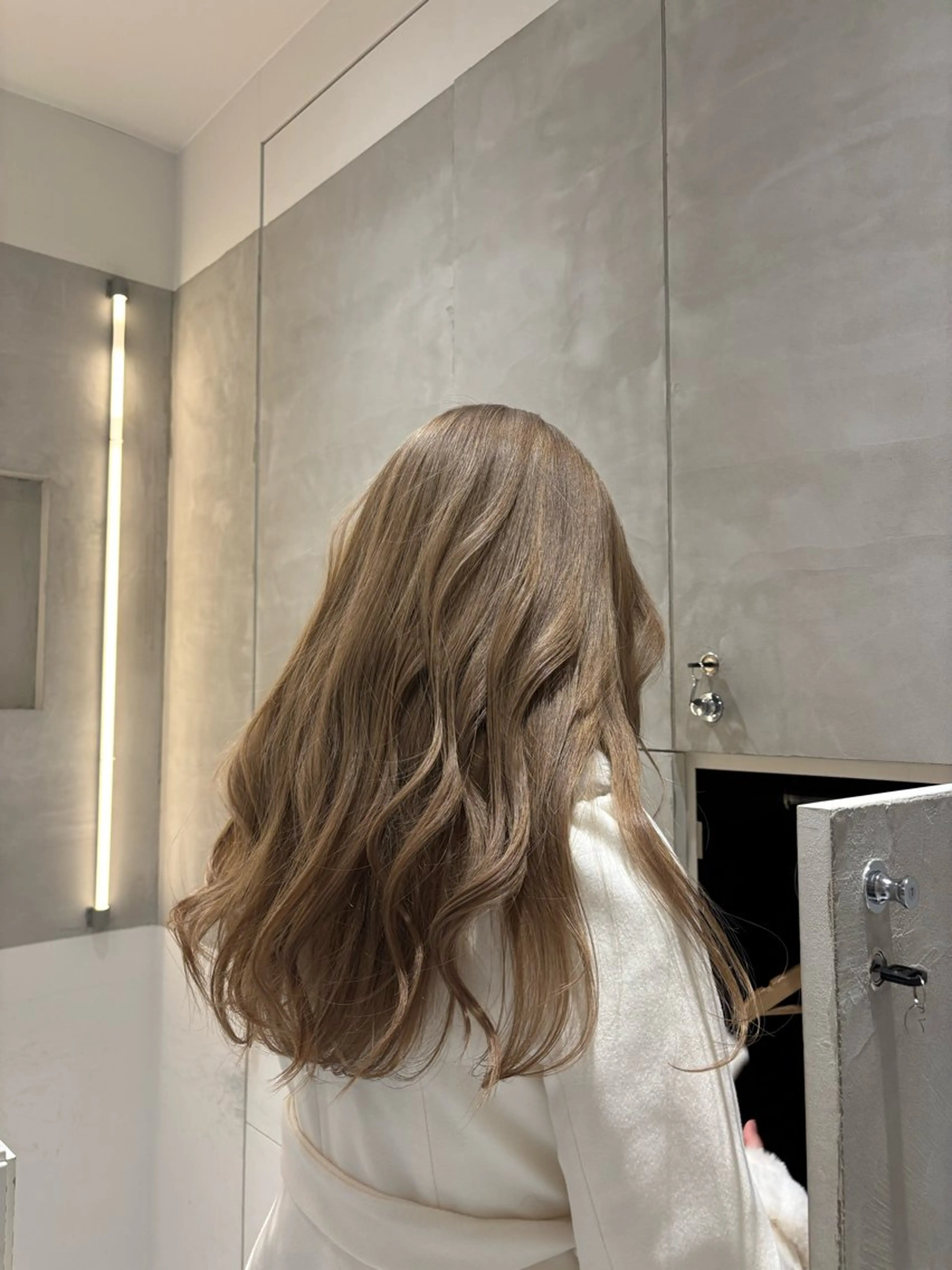 ロング カラー ヘアアレンジ ベージュカラー ミルクティーベージュ ヘアカラー 似合わせカットカラー 💎モエのヘアスタイル