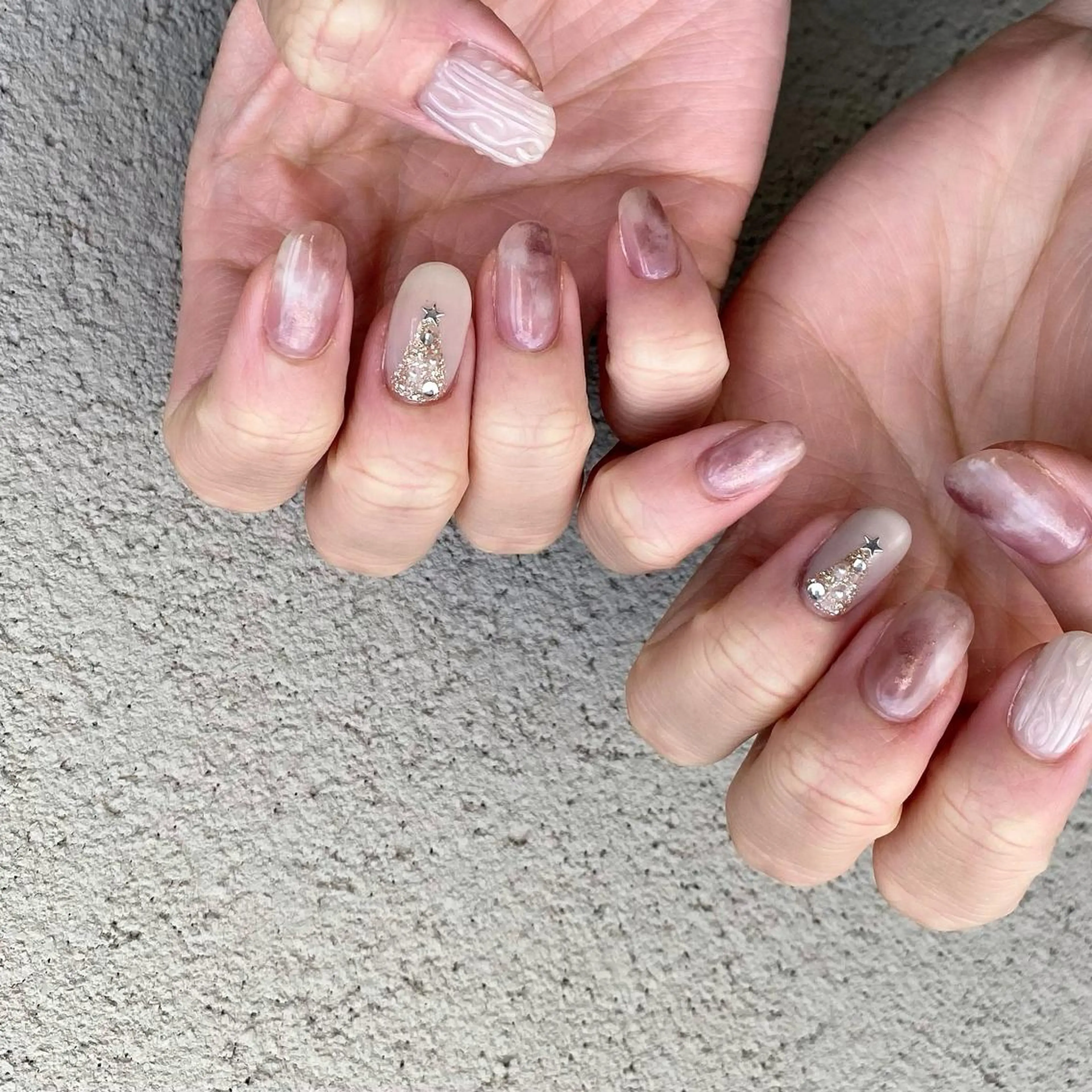 ネイル ニュアンスネイル ネイルチップ 冬ネイル クリスマス ハンドネイル Nail Adore.のネイルデザイン