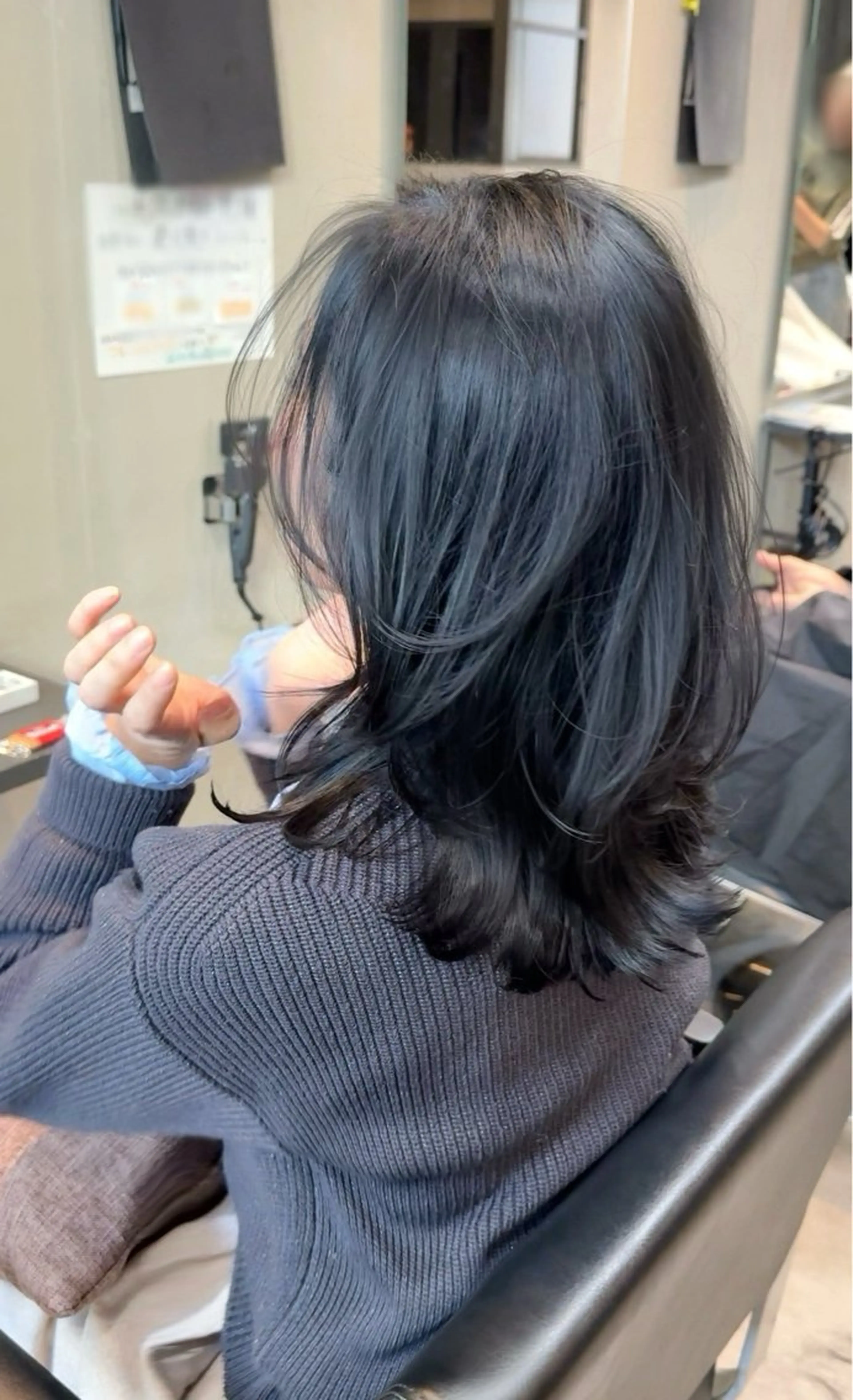 セミロング レイヤーカット 西山 友哉のヘアスタイル