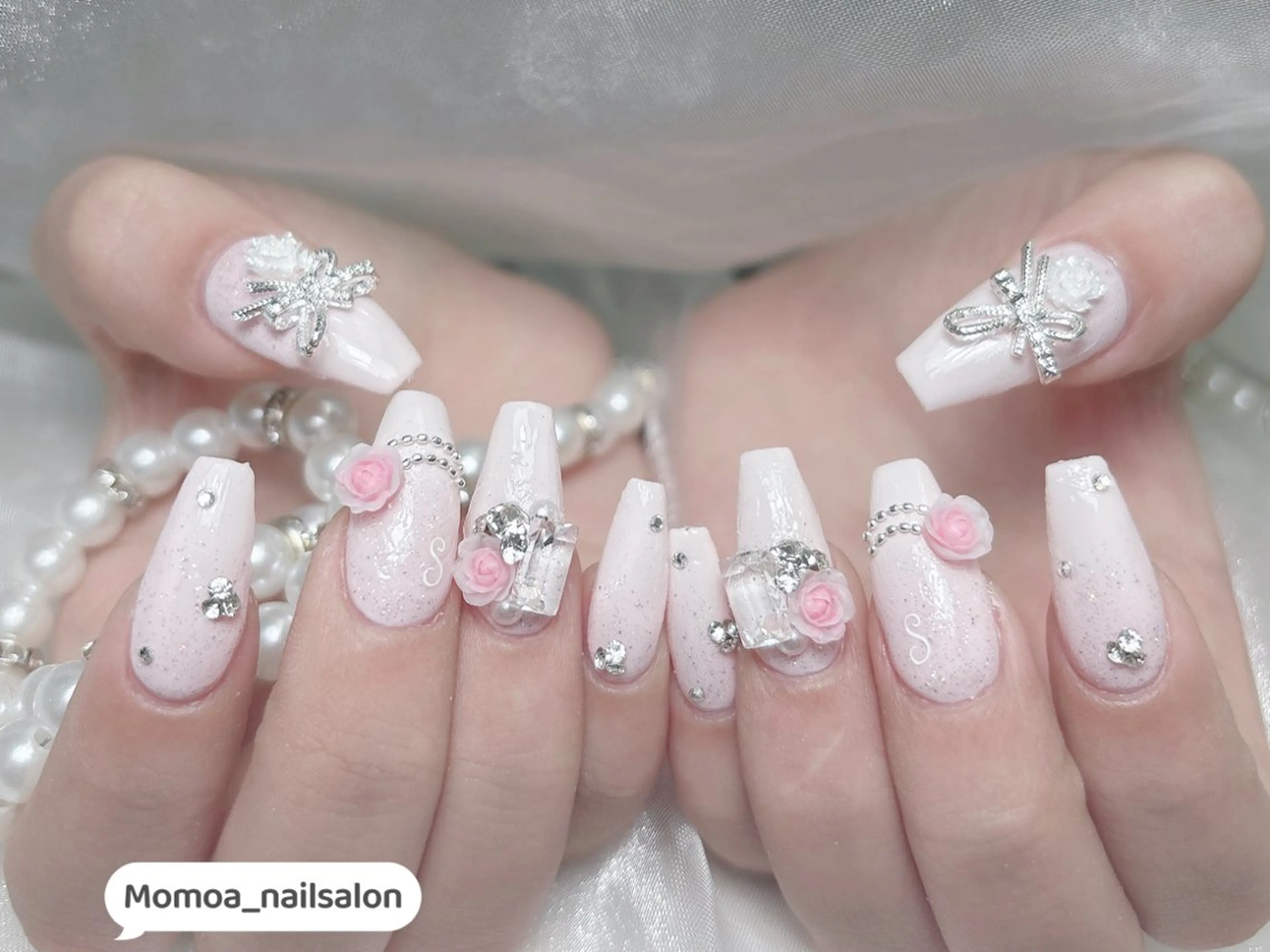 ネイル キラキラネイル 韓国ネイル スカルプネイル ハンドネイル MoMoA Nail ネイル長さ出し専門店のネイルデザイン