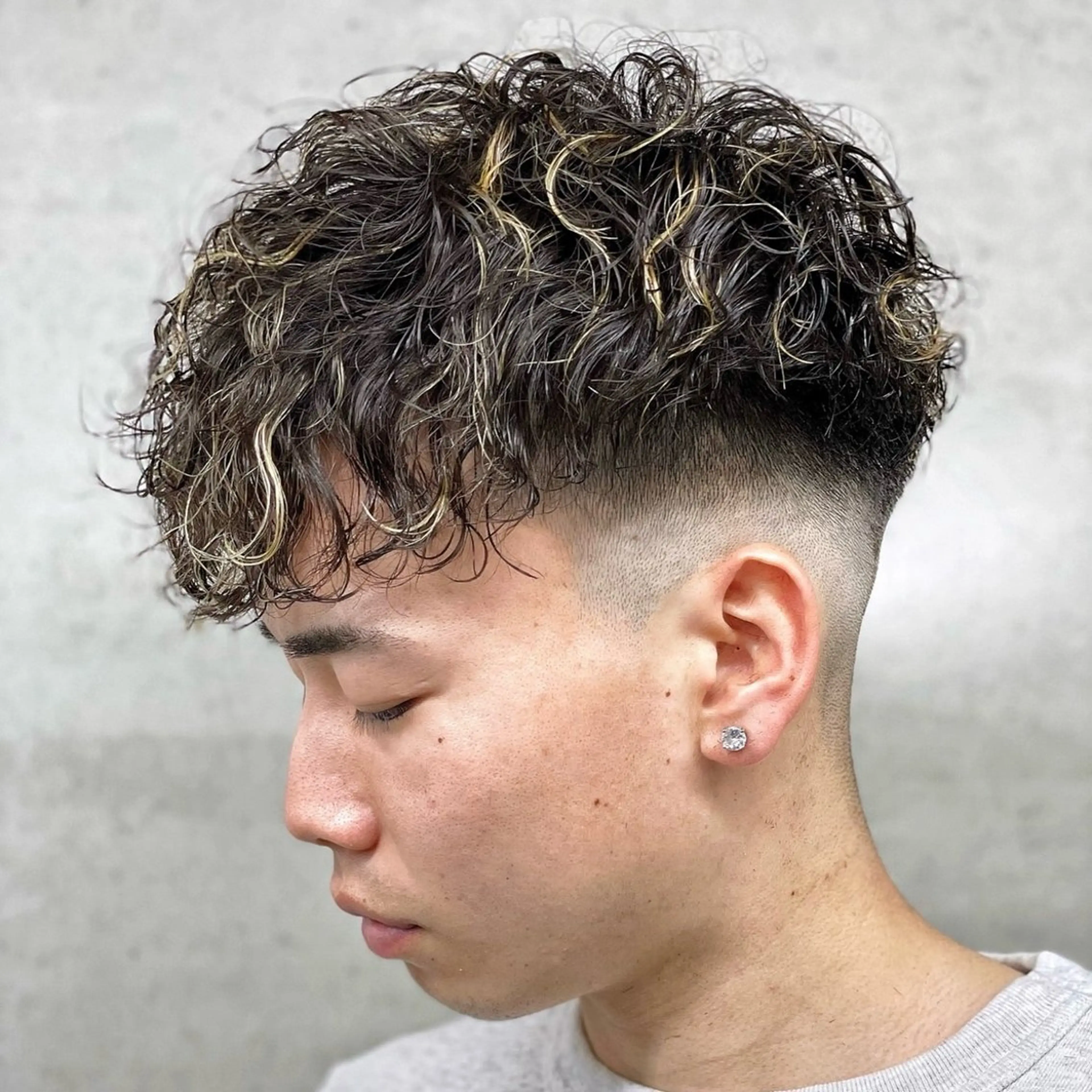 ショート パーマ メンズ センターパート マッシュ メンズパーマ スペインカール くせ毛 カット ヘアカラー パーマ トリートメント 畑中 希望のヘアスタイル