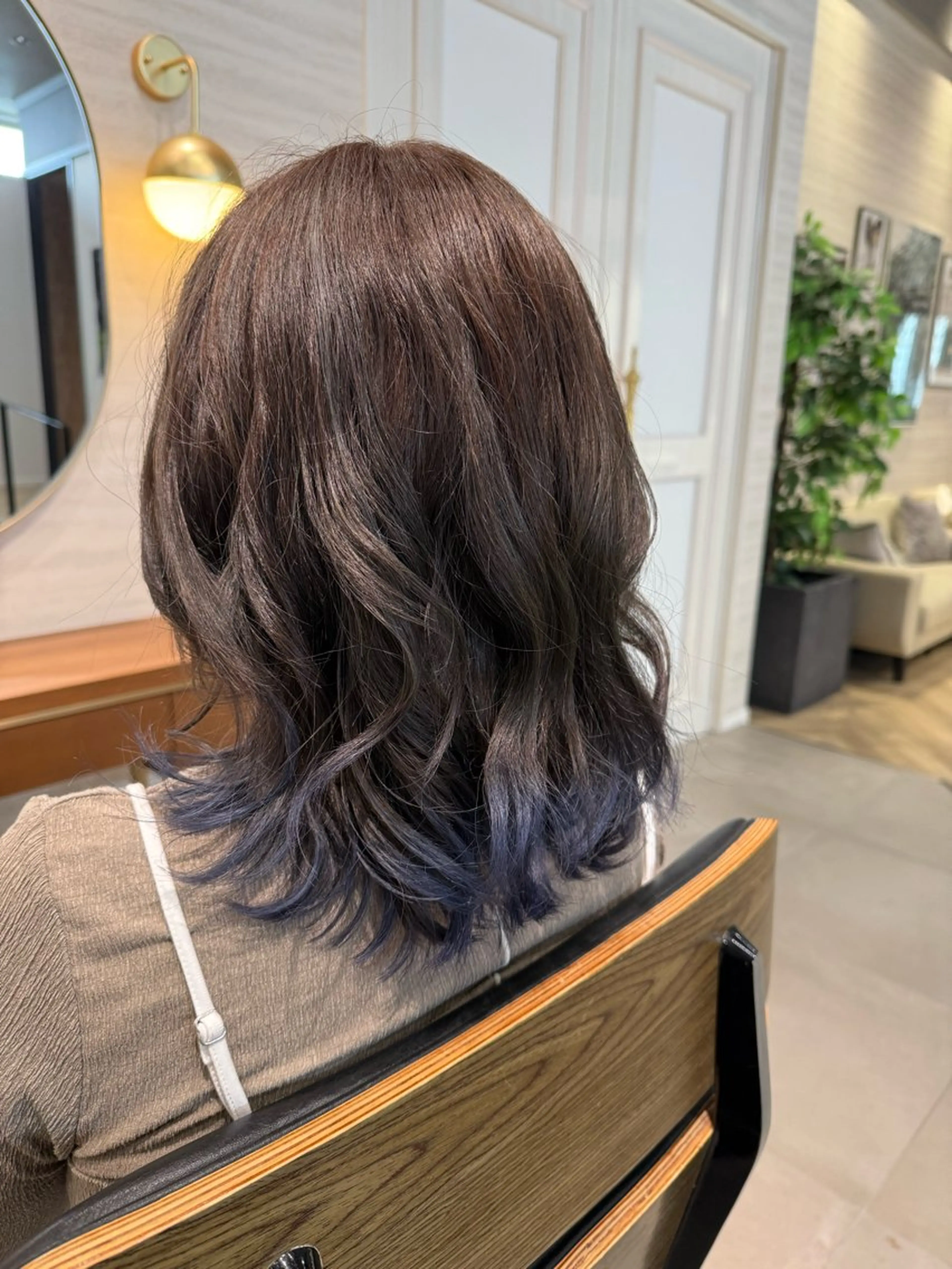 カラー ブルーカラー グラデーションカラー ハイライトカラー シルバー ヘアカラー 長谷川 紗羅のヘアスタイル