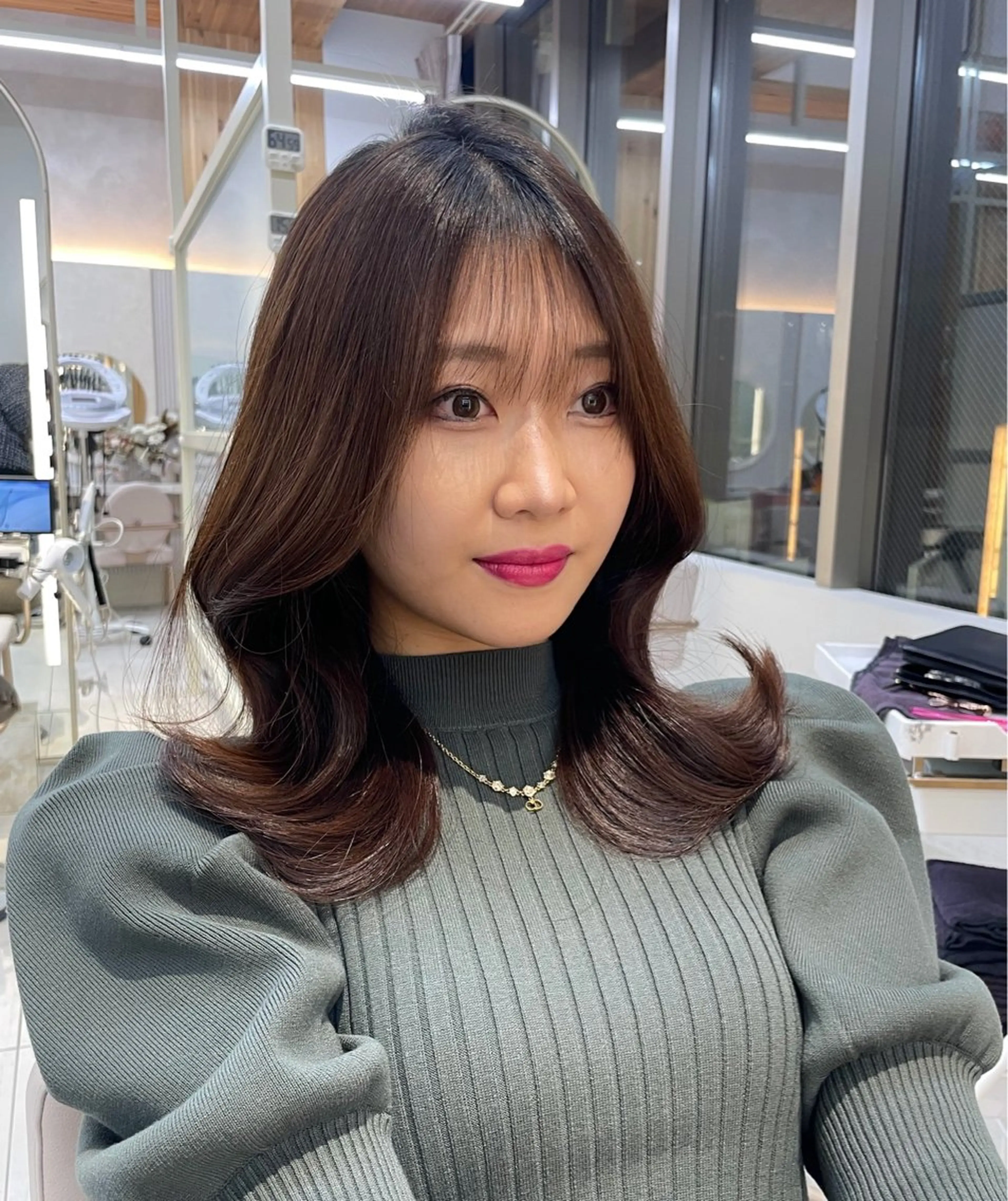 ミディアム レイヤー/顔周り /透明感/TAKUのヘアスタイル