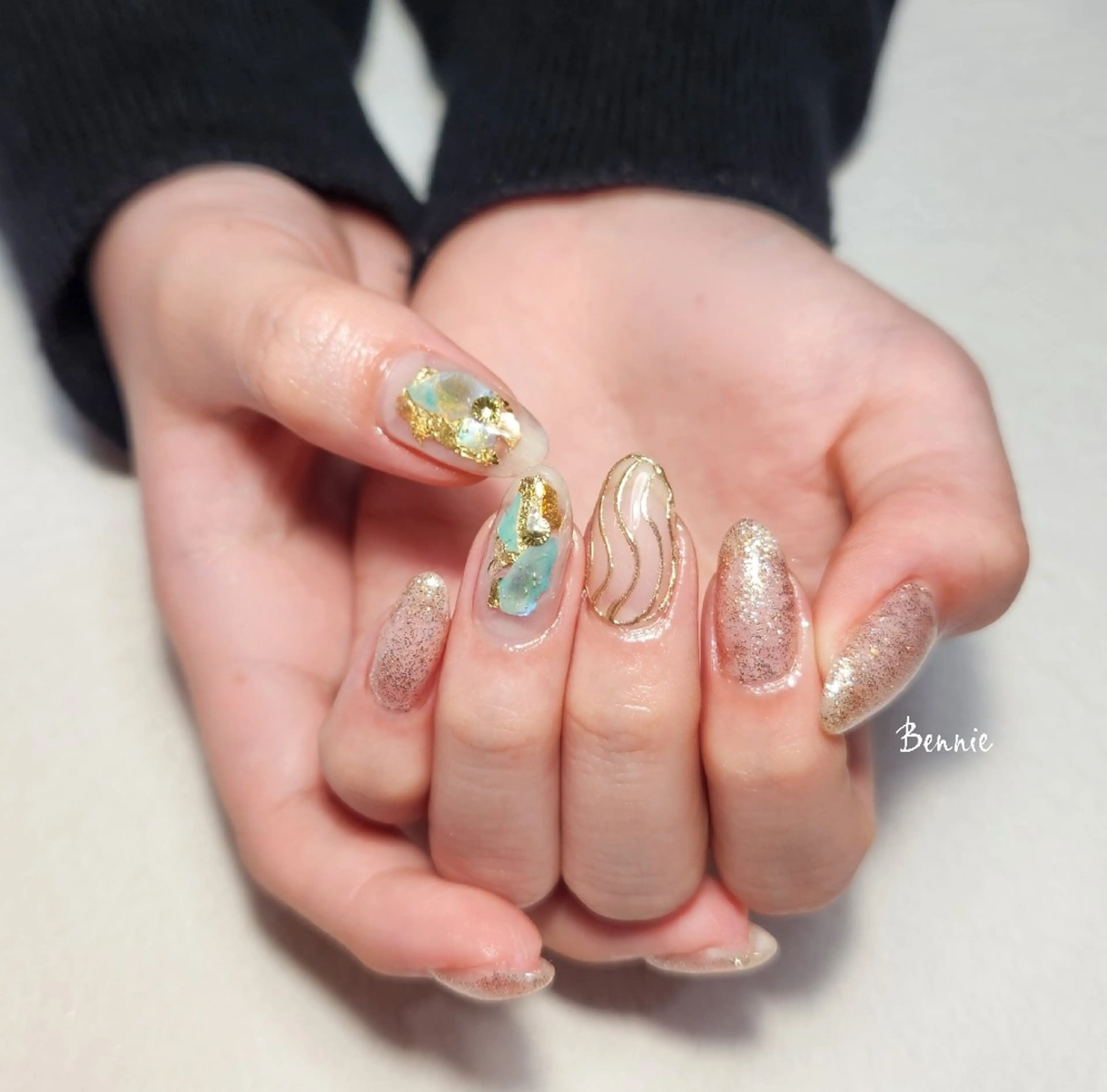 ネイル ブルー キラキラネイル ラメ(グリッター) ニュアンスネイル 夏ネイル   BENNIEのネイルデザイン